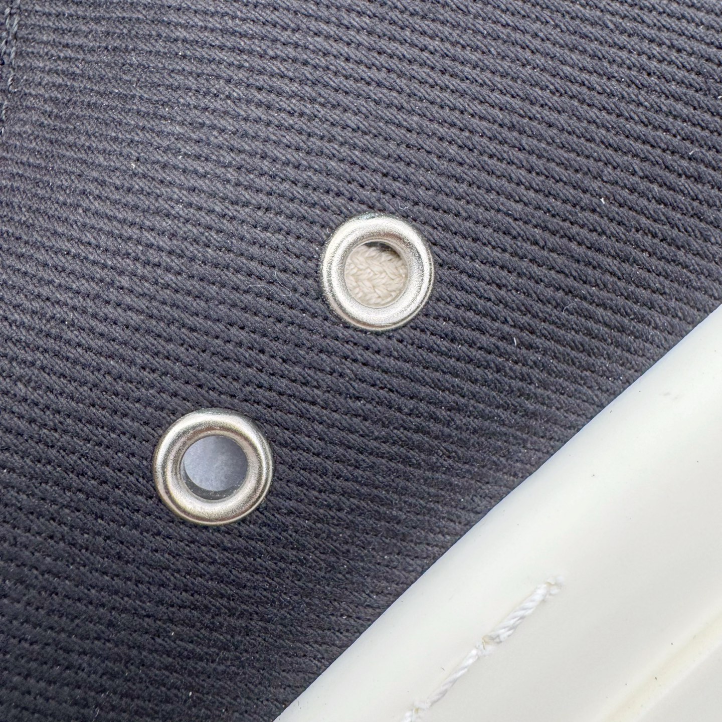 图片[14]-＃DG纯原 Rick Owens Drkshdw 瑞克·欧文斯低帮尼龙布时尚运动板鞋 厚底黑白 二级市场已经7K以上 平台客户随意卖四位数 RO广东原厂出品 纯原天花板 原版一比一复刻 冲正绝不翻车 还原度达到百分之98以上 原楦开发纸版版型 ZP拆解原版1：1复模裁片纸版 力求做到0错位 这样才能达到和zp一致的鞋型味道 采用进口cnc数控机床开发对版独家tpu奶香大底 区别于市场所有版本 zp同源定制尼龙布 达到和zp一致手感 原厂进口细纹布 万邦订购原厂高弹粉红色海绵 内里搭配软质细腻羊皮 TPU高密度大底 软硬度透光度高已经测试和原版一致 尺码：36 37 38 39 40 41 42 43 44 45 46-选品中心