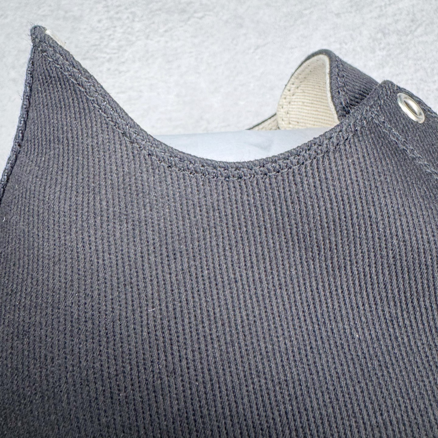 图片[19]-＃DG纯原 Rick Owens Drkshdw 瑞克·欧文斯低帮尼龙布时尚运动板鞋 厚底黑白 二级市场已经7K以上 平台客户随意卖四位数 RO广东原厂出品 纯原天花板 原版一比一复刻 冲正绝不翻车 还原度达到百分之98以上 原楦开发纸版版型 ZP拆解原版1：1复模裁片纸版 力求做到0错位 这样才能达到和zp一致的鞋型味道 采用进口cnc数控机床开发对版独家tpu奶香大底 区别于市场所有版本 zp同源定制尼龙布 达到和zp一致手感 原厂进口细纹布 万邦订购原厂高弹粉红色海绵 内里搭配软质细腻羊皮 TPU高密度大底 软硬度透光度高已经测试和原版一致 尺码：36 37 38 39 40 41 42 43 44 45 46-选品中心