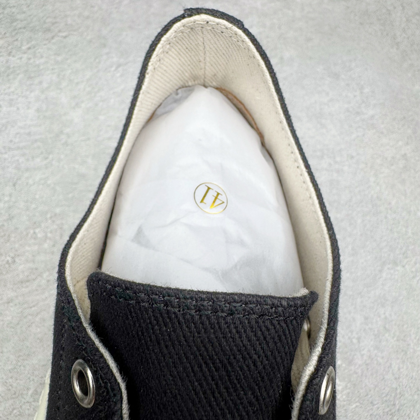 图片[15]-＃DG纯原 Rick Owens Drkshdw 瑞克·欧文斯低帮尼龙布时尚运动板鞋 厚底黑白 二级市场已经7K以上 平台客户随意卖四位数 RO广东原厂出品 纯原天花板 原版一比一复刻 冲正绝不翻车 还原度达到百分之98以上 原楦开发纸版版型 ZP拆解原版1：1复模裁片纸版 力求做到0错位 这样才能达到和zp一致的鞋型味道 采用进口cnc数控机床开发对版独家tpu奶香大底 区别于市场所有版本 zp同源定制尼龙布 达到和zp一致手感 原厂进口细纹布 万邦订购原厂高弹粉红色海绵 内里搭配软质细腻羊皮 TPU高密度大底 软硬度透光度高已经测试和原版一致 尺码：36 37 38 39 40 41 42 43 44 45 46-选品中心