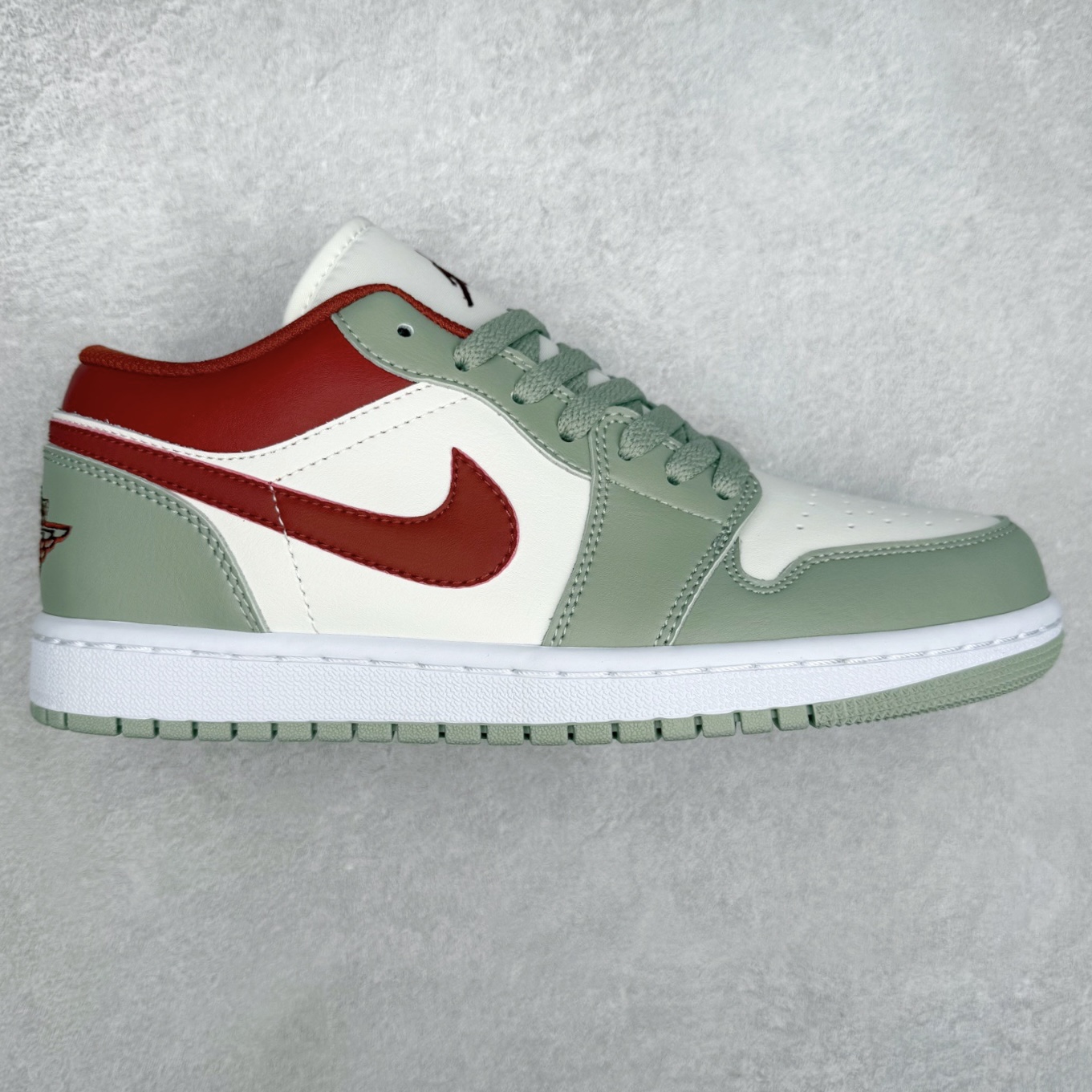 ＃K版 Air Jordan AJ1 Low 低帮 553558-133 全新流水线出品 DT版本唯一平替选择 市场第二梯队最强版 全部原鞋开发 原楦原纸板开发 全鞋电脑针车 原厂内置全掌气垫 原盒内在原标 唯一Zp原版鞋带绑法 免检产品 全新2022版型 全头层皮料 完美零毛边处理 原厂配置全掌气垫 价格定位良心 几十个配色陆续出货 实拍调校N版已经零色差零失真 百分百还原实物色彩所见即所得 不存在货不对板色差等低级问题 选购参考实物拍摄 不混卖不参货 只用心做好货严格选品 承诺混一赔十 尺码：36 36.5 37.5 38 38.5 39 40 40.5 41 42 42.5 43 44 44.5 45-选品中心
