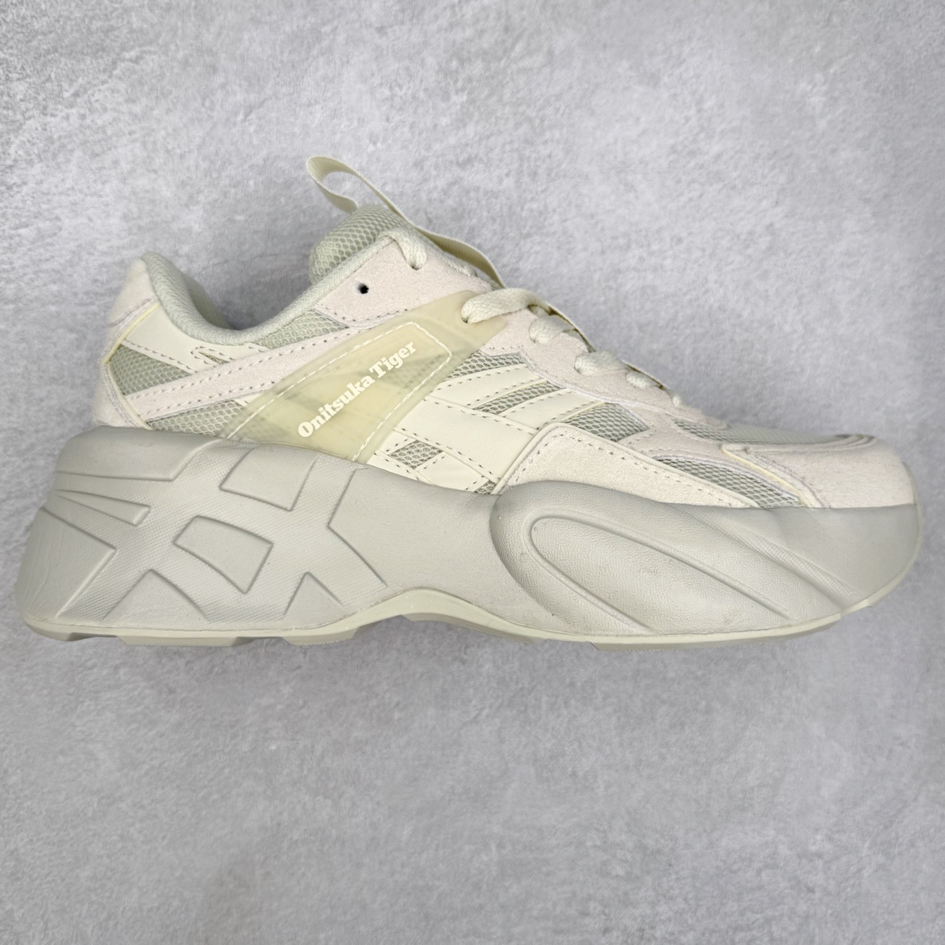 Onitsuka Tiger SP-1 鬼塚虎织物牛剖层革合成革厚底百搭减震耐磨低帮生活休闲鞋 鬼塚虎从运动中汲取灵感，并致力于打造融合舒适感受与创新设计的时尚品牌。品牌的设计风格既体现了对传统的致敬，同时也表达了对精致风格和现代创意的推崇。我们提供独具个性的全系列产品，打造从头到脚的整体穿搭。每件产品皆以精湛工艺匠心打造，细节考究，品质出众。尺码：36 37 37.5 38 39 39.5 40.5 41.5 42 42.5 43.5 44 45-选品中心