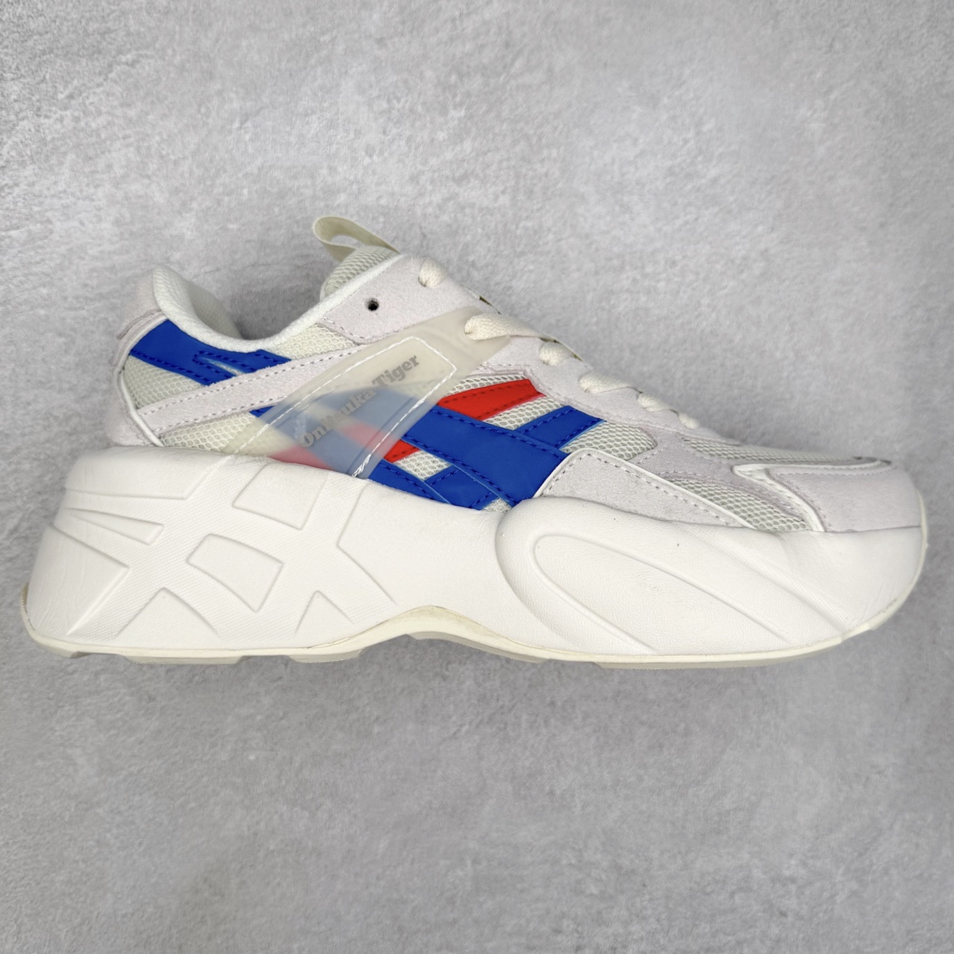 Onitsuka Tiger SP-1 鬼塚虎织物牛剖层革合成革厚底百搭减震耐磨低帮生活休闲鞋 鬼塚虎从运动中汲取灵感，并致力于打造融合舒适感受与创新设计的时尚品牌。品牌的设计风格既体现了对传统的致敬，同时也表达了对精致风格和现代创意的推崇。我们提供独具个性的全系列产品，打造从头到脚的整体穿搭。每件产品皆以精湛工艺匠心打造，细节考究，品质出众。尺码：36 37 37.5 38 39 39.5 40.5 41.5 42 42.5 43.5 44 45-选品中心