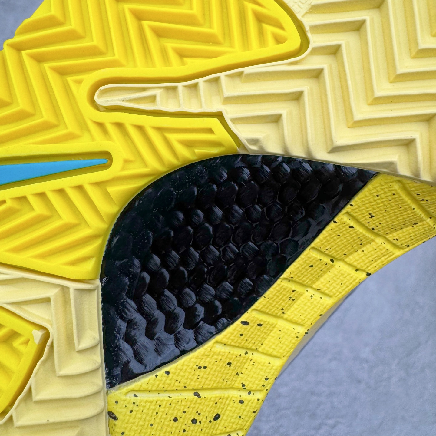 图片[21]-＃S2纯原 NK Zoom Kobe 4 科比四代 耐克高中黄色 IH0587-700 原厂高压 Zoom Turbo气垫➕后掌EVA缓震 实战配置直接拉满 原楦纸板开发 鞋身流线型、后跟塑形 区分土肥圆 原档数据3D打印 鞋面细节匹配原版 全身鞋材卡料色独家定制 唯一正确喷漆 SWOOSH NK专利Flyknit飞线科技 给予鞋身足够抗扭矩力 真实底模最大48.5 实战利器 专供海外市场 尺码：40 40.5 41 42 42.5 43 44 44.5 45 46 47.5 48.5 （脚宽、脚胖 建议买大半码）-选品中心