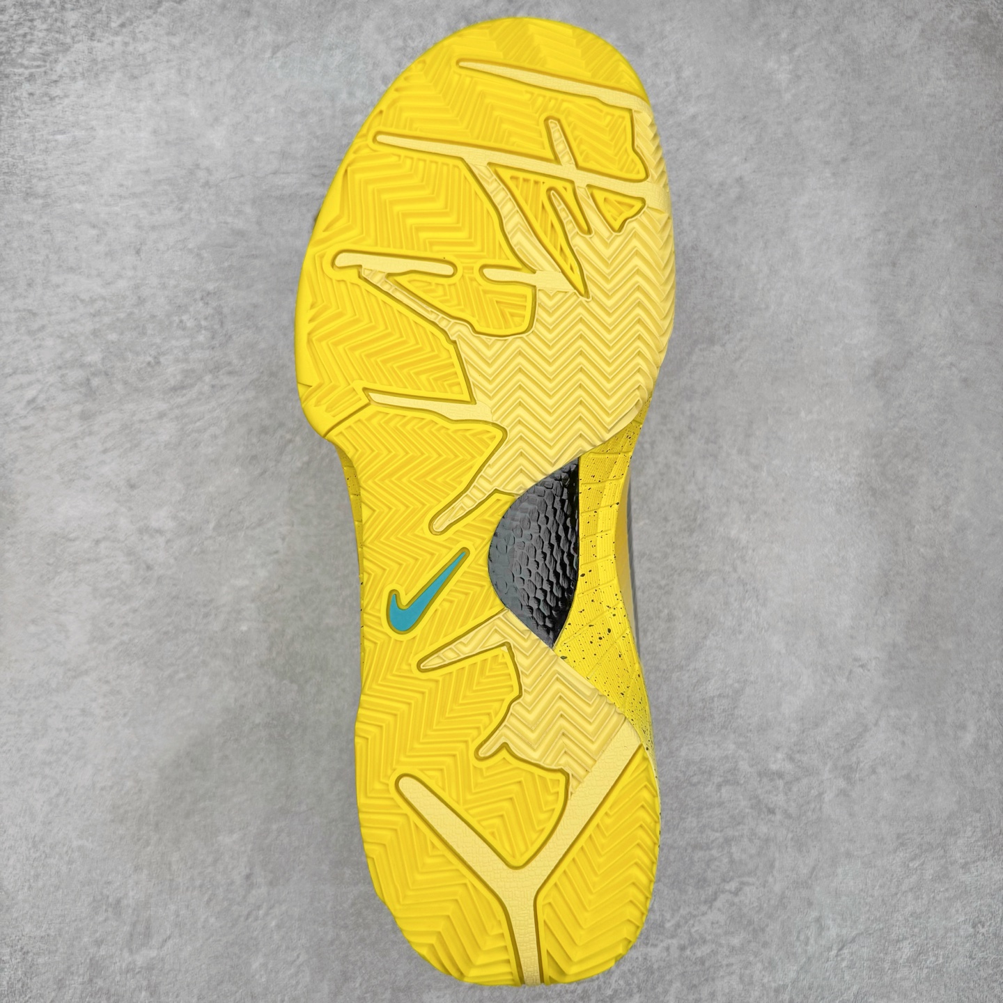 图片[9]-＃S2纯原 NK Zoom Kobe 4 科比四代 耐克高中黄色 IH0587-700 原厂高压 Zoom Turbo气垫➕后掌EVA缓震 实战配置直接拉满 原楦纸板开发 鞋身流线型、后跟塑形 区分土肥圆 原档数据3D打印 鞋面细节匹配原版 全身鞋材卡料色独家定制 唯一正确喷漆 SWOOSH NK专利Flyknit飞线科技 给予鞋身足够抗扭矩力 真实底模最大48.5 实战利器 专供海外市场 尺码：40 40.5 41 42 42.5 43 44 44.5 45 46 47.5 48.5 （脚宽、脚胖 建议买大半码）-选品中心