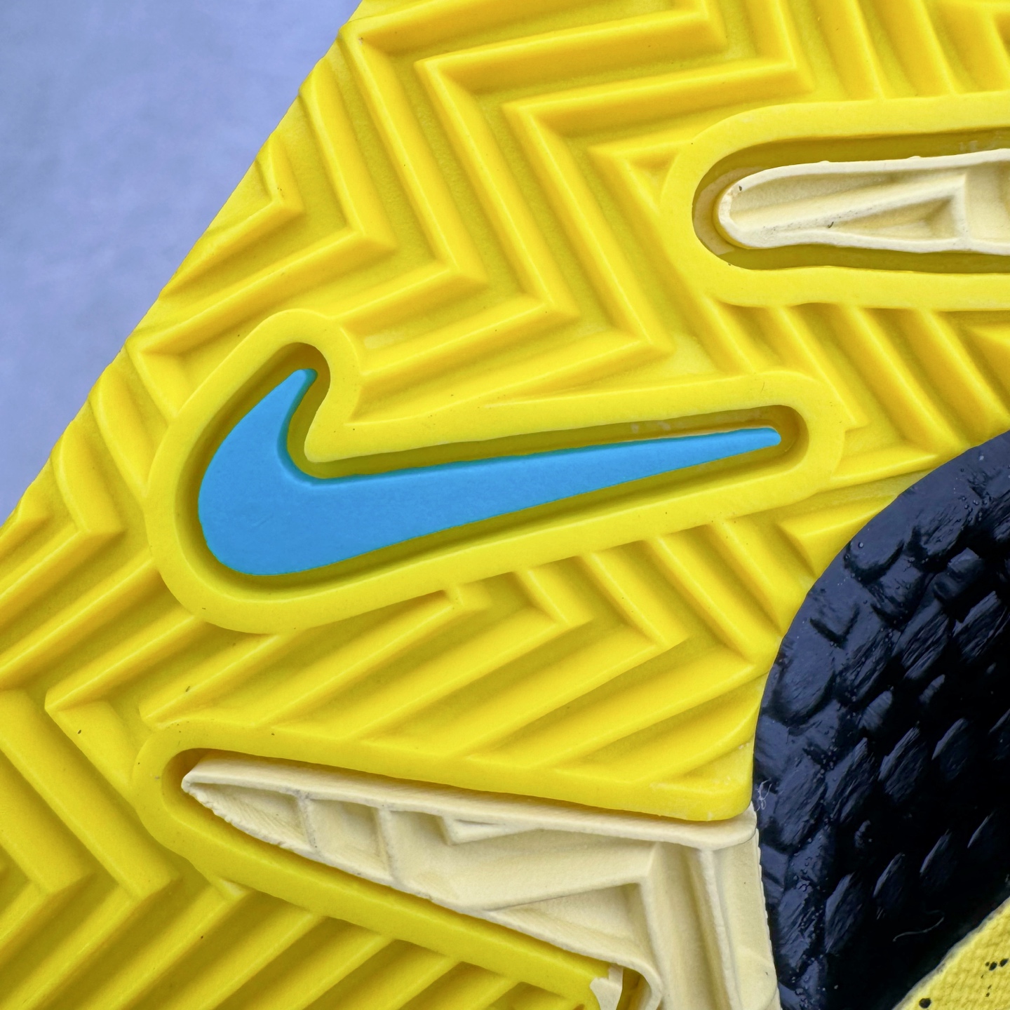 图片[20]-＃S2纯原 NK Zoom Kobe 4 科比四代 耐克高中黄色 IH0587-700 原厂高压 Zoom Turbo气垫➕后掌EVA缓震 实战配置直接拉满 原楦纸板开发 鞋身流线型、后跟塑形 区分土肥圆 原档数据3D打印 鞋面细节匹配原版 全身鞋材卡料色独家定制 唯一正确喷漆 SWOOSH NK专利Flyknit飞线科技 给予鞋身足够抗扭矩力 真实底模最大48.5 实战利器 专供海外市场 尺码：40 40.5 41 42 42.5 43 44 44.5 45 46 47.5 48.5 （脚宽、脚胖 建议买大半码）-选品中心