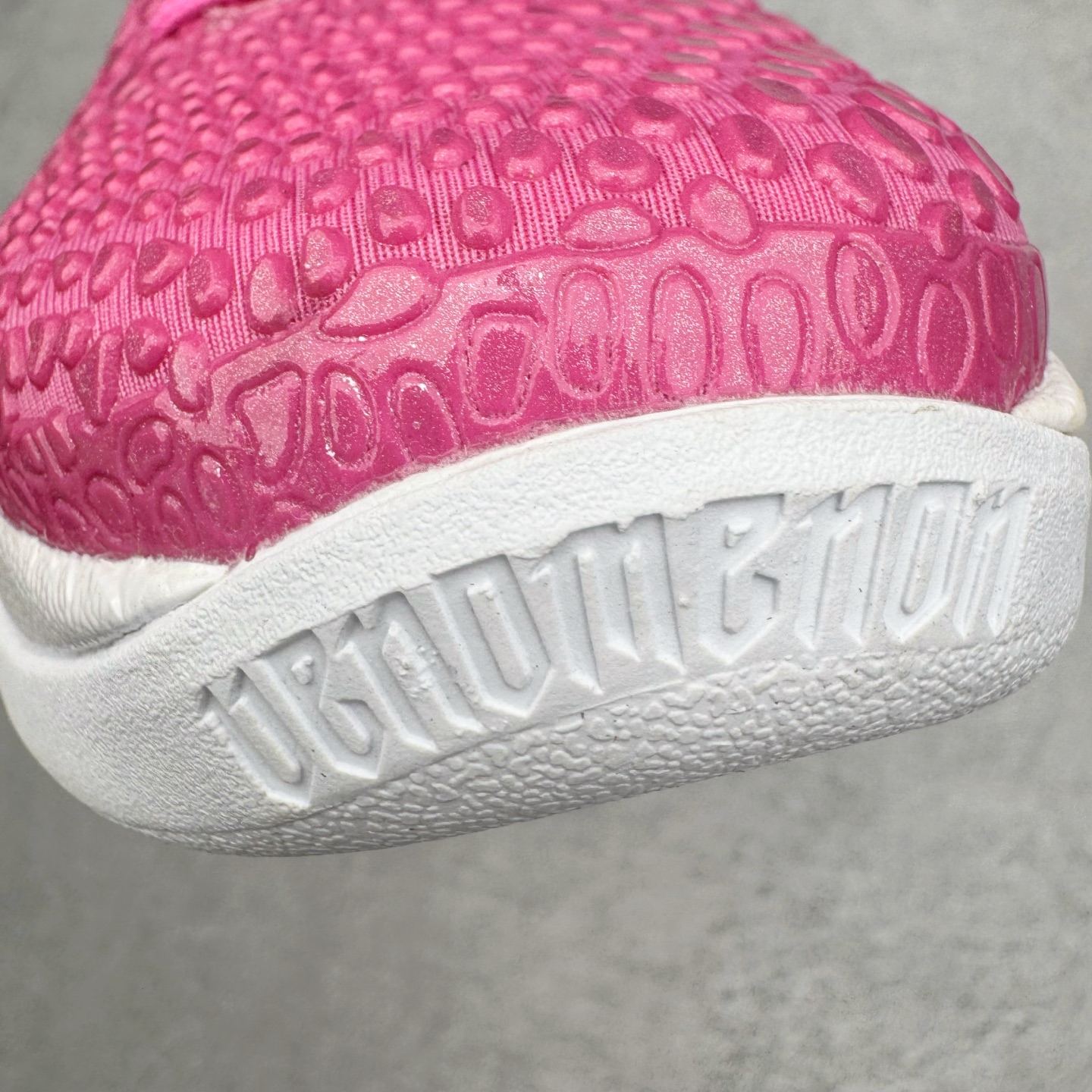 图片[15]-＃S2纯原 NK Zoom Kobe 6 Protro 科比六代新乳腺癌 DJ3596-600 原楦纸板开发 鞋身流线型、后跟塑形 区分土肥圆 Zoom Turbo气垫 后掌EVA缓震 实战配置直接拉满 原档数据3D打印 鞋面蛇鳞一颗一粒匹配原版 全身鞋材卡料色独家定制 唯一正确喷漆SWOOSH NK专利Flyknit飞线科技 给予鞋身足够抗扭矩力 真实底模最大47.5 实战利器 专供海外市场 尺码：40 40.5 41 42 42.5 43 44 44.5 45 46 47.5 48.5 （脚宽、脚胖 建议买大半码）-选品中心