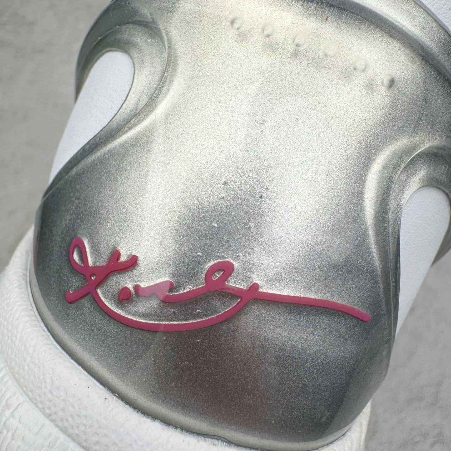 图片[13]-＃S2纯原 NK Zoom Kobe 6 Protro 科比六代新乳腺癌 DJ3596-600 原楦纸板开发 鞋身流线型、后跟塑形 区分土肥圆 Zoom Turbo气垫 后掌EVA缓震 实战配置直接拉满 原档数据3D打印 鞋面蛇鳞一颗一粒匹配原版 全身鞋材卡料色独家定制 唯一正确喷漆SWOOSH NK专利Flyknit飞线科技 给予鞋身足够抗扭矩力 真实底模最大47.5 实战利器 专供海外市场 尺码：40 40.5 41 42 42.5 43 44 44.5 45 46 47.5 48.5 （脚宽、脚胖 建议买大半码）-选品中心