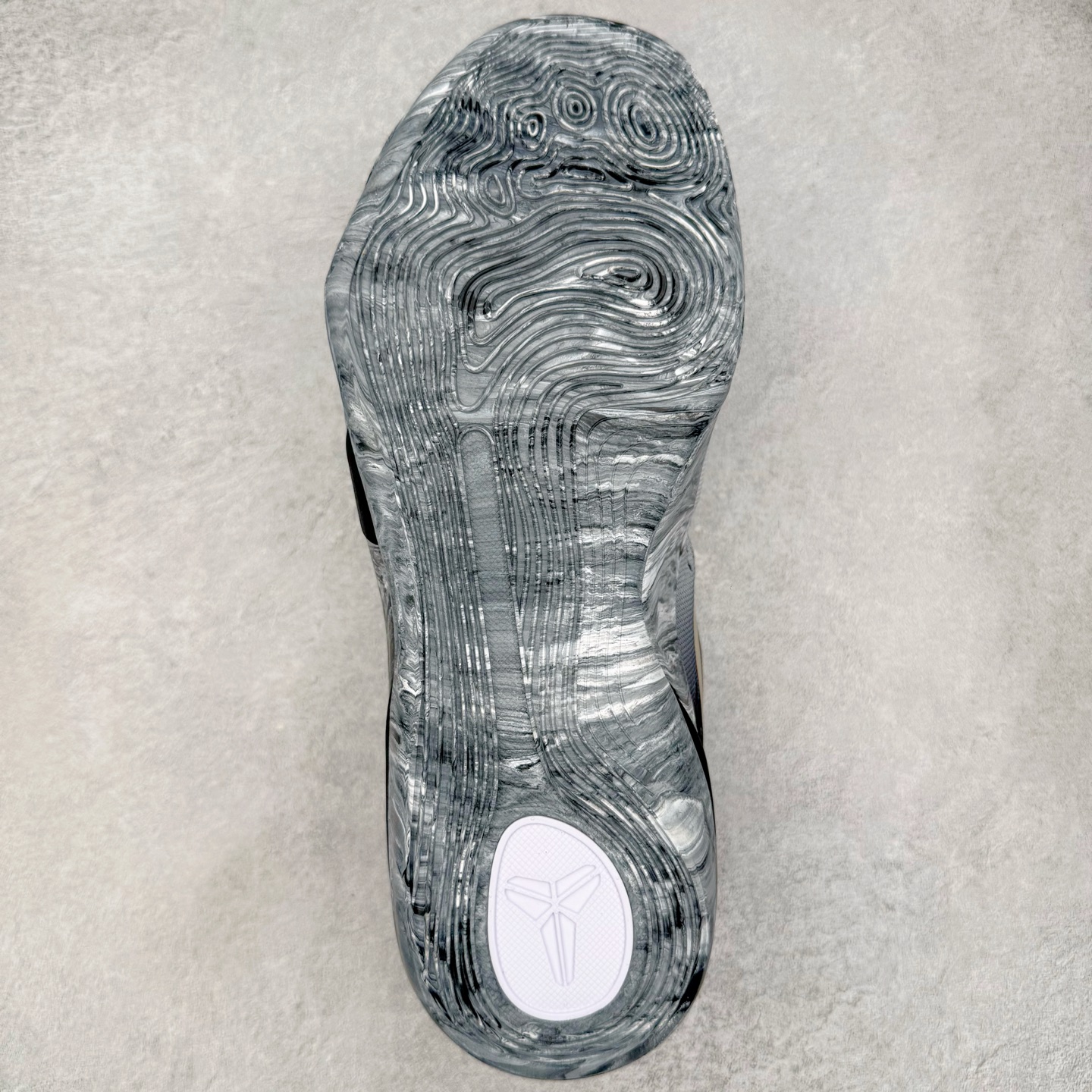 图片[9]-＃S2纯原 Nike Kobe 9 Low EM Think Pink PE 科比九代舒适减震防滑低帮篮球鞋 GIGI黑金 FZ7333-002 React科技鞋垫加持 实战配置直接拉满 原楦纸板开发 鞋身流线型、后跟塑形 区分土肥圆 原厂针织鞋面一针一线匹配原版 全身鞋材卡料色独家定制 唯一万针立体刺绣SWOOSH 真实底模最大48.5 实战利器 专供海外市场 尺码：40 40.5 41 42 42.5 43 44 44.5 45 46 47.5 48.5 （脚宽、脚胖 建议买大半码）-选品中心