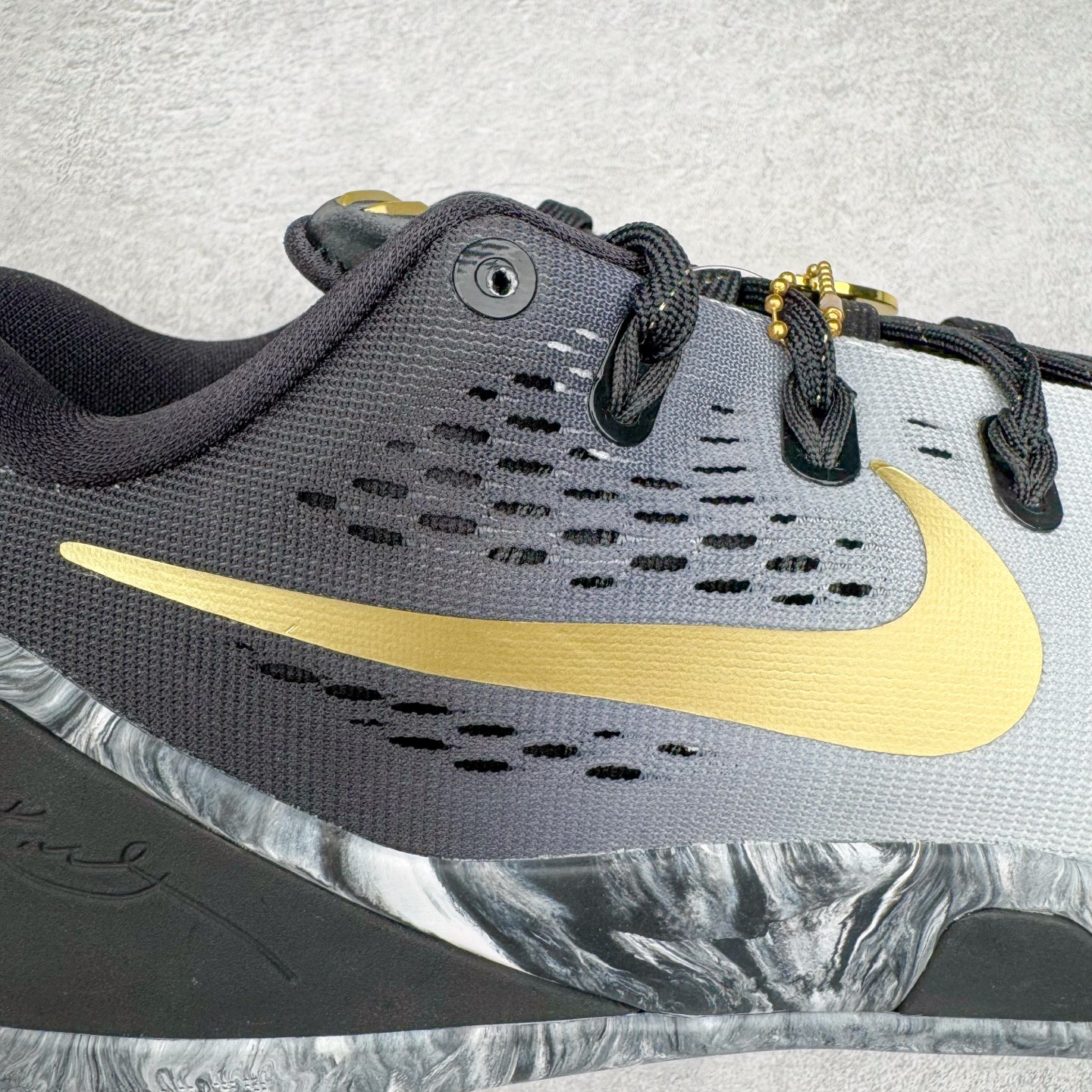 图片[18]-＃S2纯原 Nike Kobe 9 Low EM Think Pink PE 科比九代舒适减震防滑低帮篮球鞋 GIGI黑金 FZ7333-002 React科技鞋垫加持 实战配置直接拉满 原楦纸板开发 鞋身流线型、后跟塑形 区分土肥圆 原厂针织鞋面一针一线匹配原版 全身鞋材卡料色独家定制 唯一万针立体刺绣SWOOSH 真实底模最大48.5 实战利器 专供海外市场 尺码：40 40.5 41 42 42.5 43 44 44.5 45 46 47.5 48.5 （脚宽、脚胖 建议买大半码）-选品中心