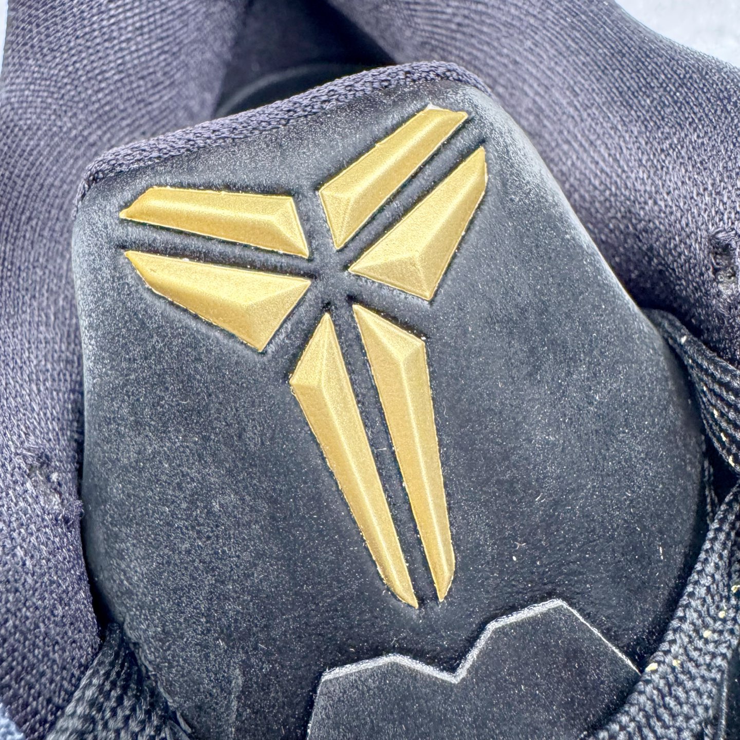 图片[13]-＃S2纯原 Nike Kobe 9 Low EM Think Pink PE 科比九代舒适减震防滑低帮篮球鞋 GIGI黑金 FZ7333-002 React科技鞋垫加持 实战配置直接拉满 原楦纸板开发 鞋身流线型、后跟塑形 区分土肥圆 原厂针织鞋面一针一线匹配原版 全身鞋材卡料色独家定制 唯一万针立体刺绣SWOOSH 真实底模最大48.5 实战利器 专供海外市场 尺码：40 40.5 41 42 42.5 43 44 44.5 45 46 47.5 48.5 （脚宽、脚胖 建议买大半码）-选品中心