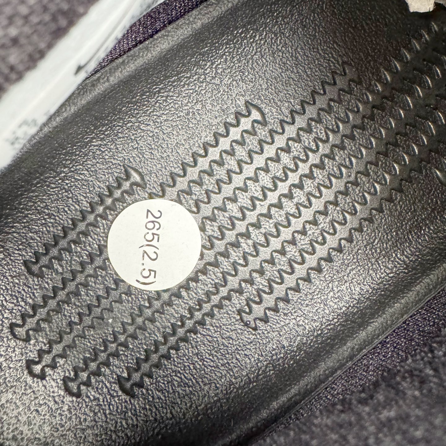 图片[10]-＃S2纯原 Nike Kobe 9 Low EM Think Pink PE 科比九代舒适减震防滑低帮篮球鞋 GIGI黑金 FZ7333-002 React科技鞋垫加持 实战配置直接拉满 原楦纸板开发 鞋身流线型、后跟塑形 区分土肥圆 原厂针织鞋面一针一线匹配原版 全身鞋材卡料色独家定制 唯一万针立体刺绣SWOOSH 真实底模最大48.5 实战利器 专供海外市场 尺码：40 40.5 41 42 42.5 43 44 44.5 45 46 47.5 48.5 （脚宽、脚胖 建议买大半码）-选品中心