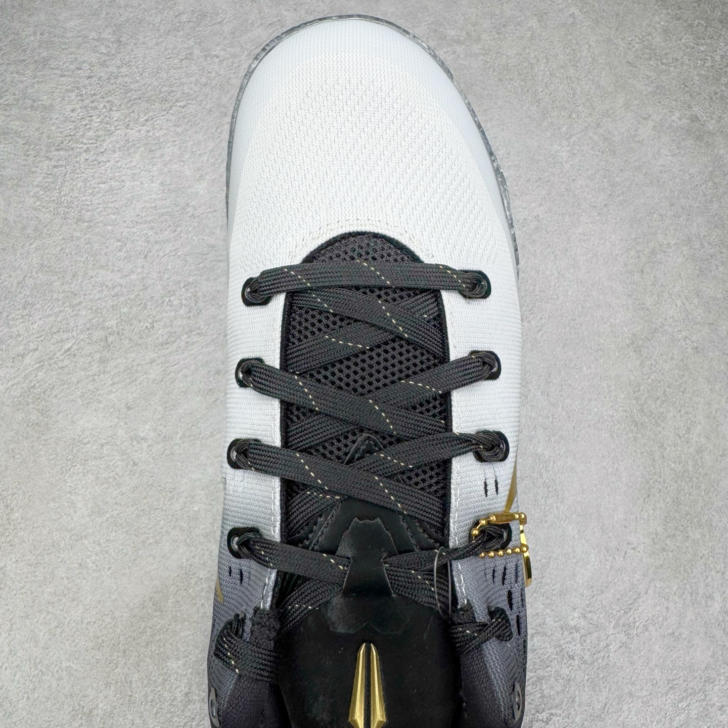 图片[4]-＃S2纯原 Nike Kobe 9 Low EM Think Pink PE 科比九代舒适减震防滑低帮篮球鞋 GIGI黑金 FZ7333-002 React科技鞋垫加持 实战配置直接拉满 原楦纸板开发 鞋身流线型、后跟塑形 区分土肥圆 原厂针织鞋面一针一线匹配原版 全身鞋材卡料色独家定制 唯一万针立体刺绣SWOOSH 真实底模最大48.5 实战利器 专供海外市场 尺码：40 40.5 41 42 42.5 43 44 44.5 45 46 47.5 48.5 （脚宽、脚胖 建议买大半码）-选品中心