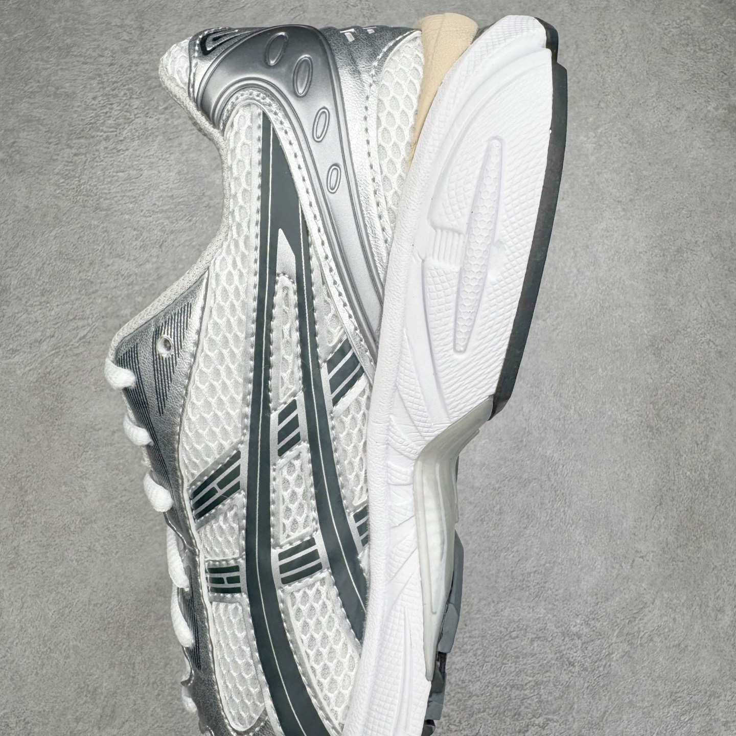 图片[7]-＃ZC总裁 Asics Gel-Kayano K14 亚瑟士系列复古舒适织物合成革减震防滑耐磨低帮休闲跑步鞋 市场顶级版本 原装纸板楦头开发 独家私模五层组合大底 原厂定制缓震硅胶加持 原盒原配 官方四联吊牌 一比一同步原鞋工艺和用料 鞋面原厂“三明治”多层网布 区别其他同价版本 鞋垫采用原厂OrthoLite欧索莱材质 非普通海玻璃鞋垫 后跟一样采用了GEL缓震胶 整体系列设计非常的科技感 锻炼跑步的同时让你一样时尚百搭 尺码：36 37 37.5 38 39 39.5 40 40.5 41.5 42 42.5 43.5 44 44.5 45 46-选品中心