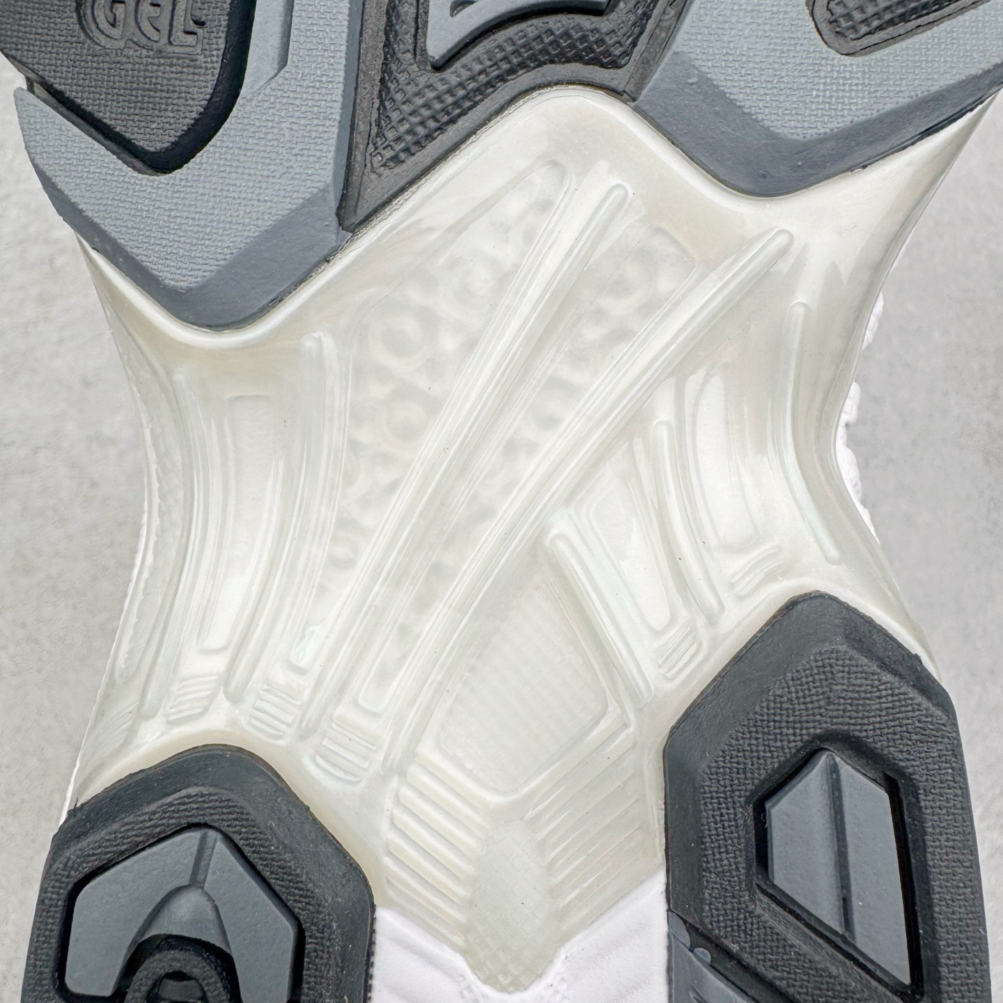 图片[20]-＃ZC总裁 Asics Gel-Kayano K14 亚瑟士系列复古舒适织物合成革减震防滑耐磨低帮休闲跑步鞋 市场顶级版本 原装纸板楦头开发 独家私模五层组合大底 原厂定制缓震硅胶加持 原盒原配 官方四联吊牌 一比一同步原鞋工艺和用料 鞋面原厂“三明治”多层网布 区别其他同价版本 鞋垫采用原厂OrthoLite欧索莱材质 非普通海玻璃鞋垫 后跟一样采用了GEL缓震胶 整体系列设计非常的科技感 锻炼跑步的同时让你一样时尚百搭 尺码：36 37 37.5 38 39 39.5 40 40.5 41.5 42 42.5 43.5 44 44.5 45 46-选品中心