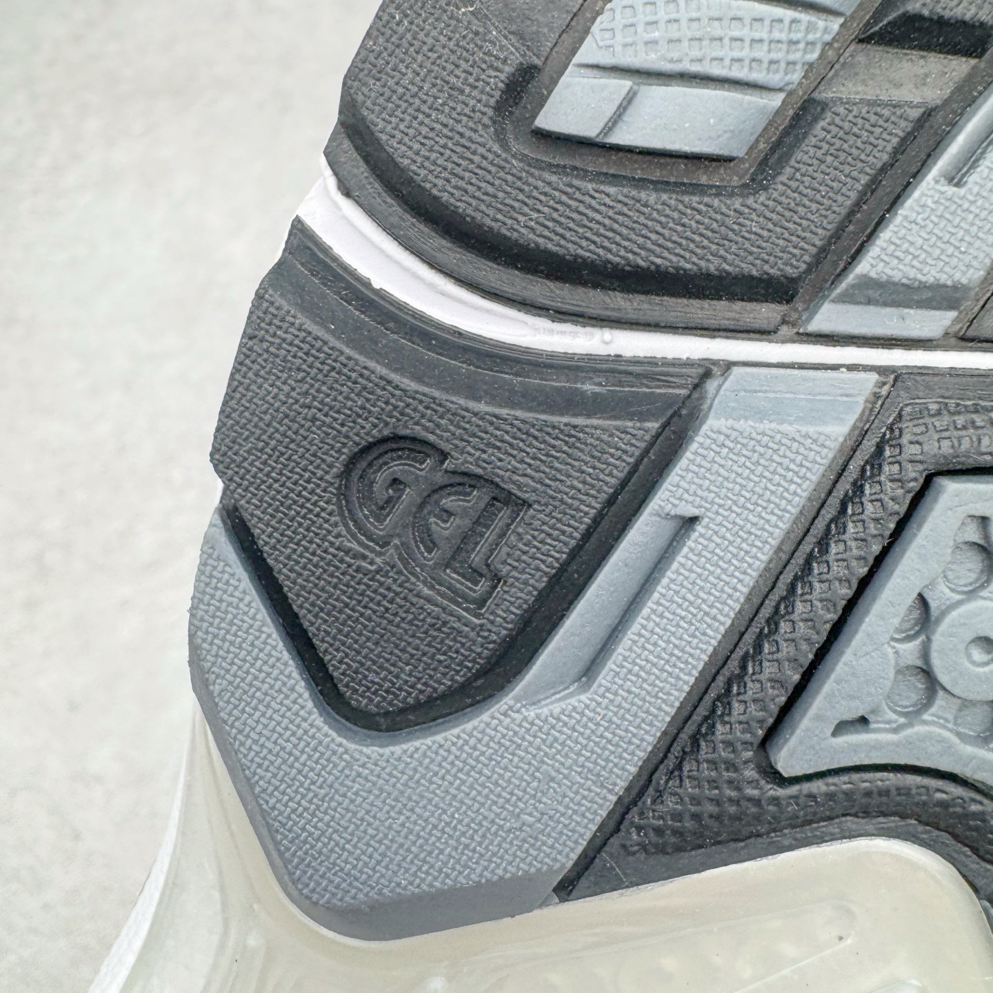 图片[21]-＃ZC总裁 Asics Gel-Kayano K14 亚瑟士系列复古舒适织物合成革减震防滑耐磨低帮休闲跑步鞋 市场顶级版本 原装纸板楦头开发 独家私模五层组合大底 原厂定制缓震硅胶加持 原盒原配 官方四联吊牌 一比一同步原鞋工艺和用料 鞋面原厂“三明治”多层网布 区别其他同价版本 鞋垫采用原厂OrthoLite欧索莱材质 非普通海玻璃鞋垫 后跟一样采用了GEL缓震胶 整体系列设计非常的科技感 锻炼跑步的同时让你一样时尚百搭 尺码：36 37 37.5 38 39 39.5 40 40.5 41.5 42 42.5 43.5 44 44.5 45 46-选品中心