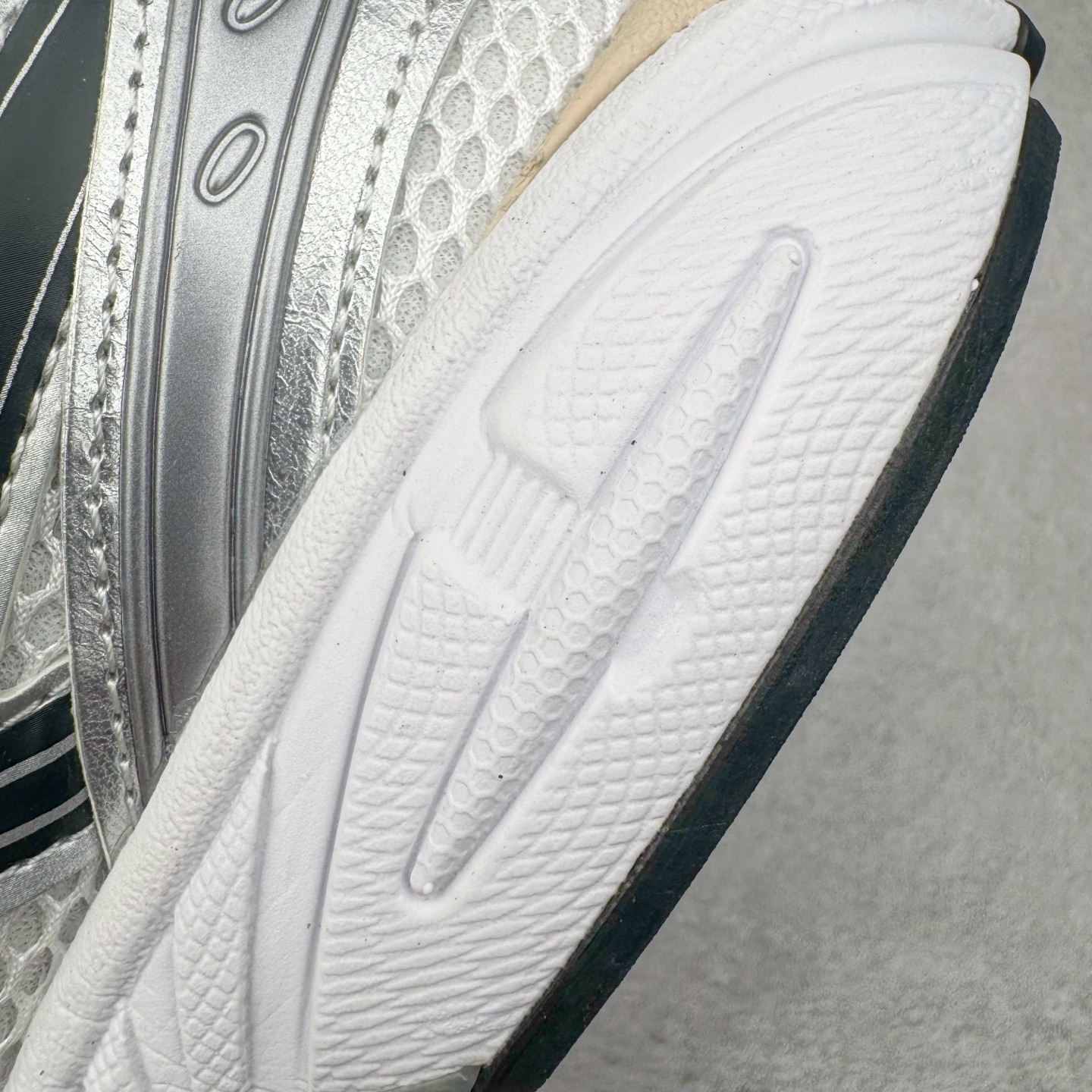 图片[13]-＃ZC总裁 Asics Gel-Kayano K14 亚瑟士系列复古舒适织物合成革减震防滑耐磨低帮休闲跑步鞋 市场顶级版本 原装纸板楦头开发 独家私模五层组合大底 原厂定制缓震硅胶加持 原盒原配 官方四联吊牌 一比一同步原鞋工艺和用料 鞋面原厂“三明治”多层网布 区别其他同价版本 鞋垫采用原厂OrthoLite欧索莱材质 非普通海玻璃鞋垫 后跟一样采用了GEL缓震胶 整体系列设计非常的科技感 锻炼跑步的同时让你一样时尚百搭 尺码：36 37 37.5 38 39 39.5 40 40.5 41.5 42 42.5 43.5 44 44.5 45 46-选品中心