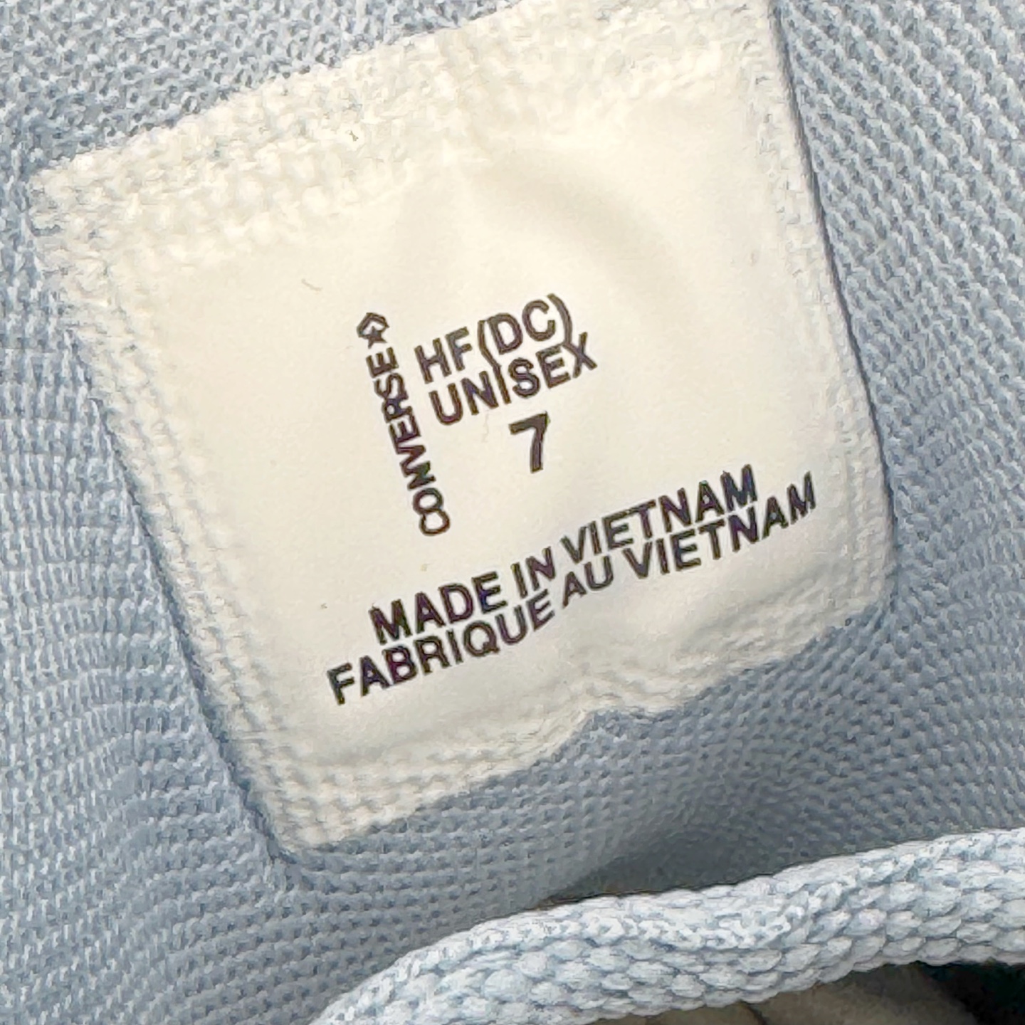 图片[10]-＃K版纯原 Shai Gilgeous-Alexander x Converse SHAI 001 匡威联名时尚舒适篮球鞋 Converse 携手其签约球星兼篮球创意总监、NBA 总冠军及 FMVP 谢伊·吉尔杰斯-亚历山大，推出首款签名鞋 SHAI 001。这双鞋不仅是高性能篮球鞋，更是 Shai 个人风格的具象化表达。整双鞋的鞋面采用了无缝设计，突出了它的流畅线条和柔和的弧度，给人一种“收敛的锐利感”。略带复古感的低帮，配合现代感十足的材质拼接，都在暗示这是一双兼具灵活与支撑的实战利器。仿绒面皮质感的材料与凸起部分的立体太空棉，可以预感会对透气性有些许影响，长时间穿着鞋面前端的折痕也不可避免。鞋面的拉链设计将鞋带隐藏其中，使整双鞋的外观更加一体化，鞋面没有多余的设计，简单干净，搭配黄油配色的复古风，整体也兼具了潮流穿搭的属性。尺码：36 37 37.5 38 38.5 39 40 40.5 41 42 42.5 43 44 44.5 45 46-选品中心