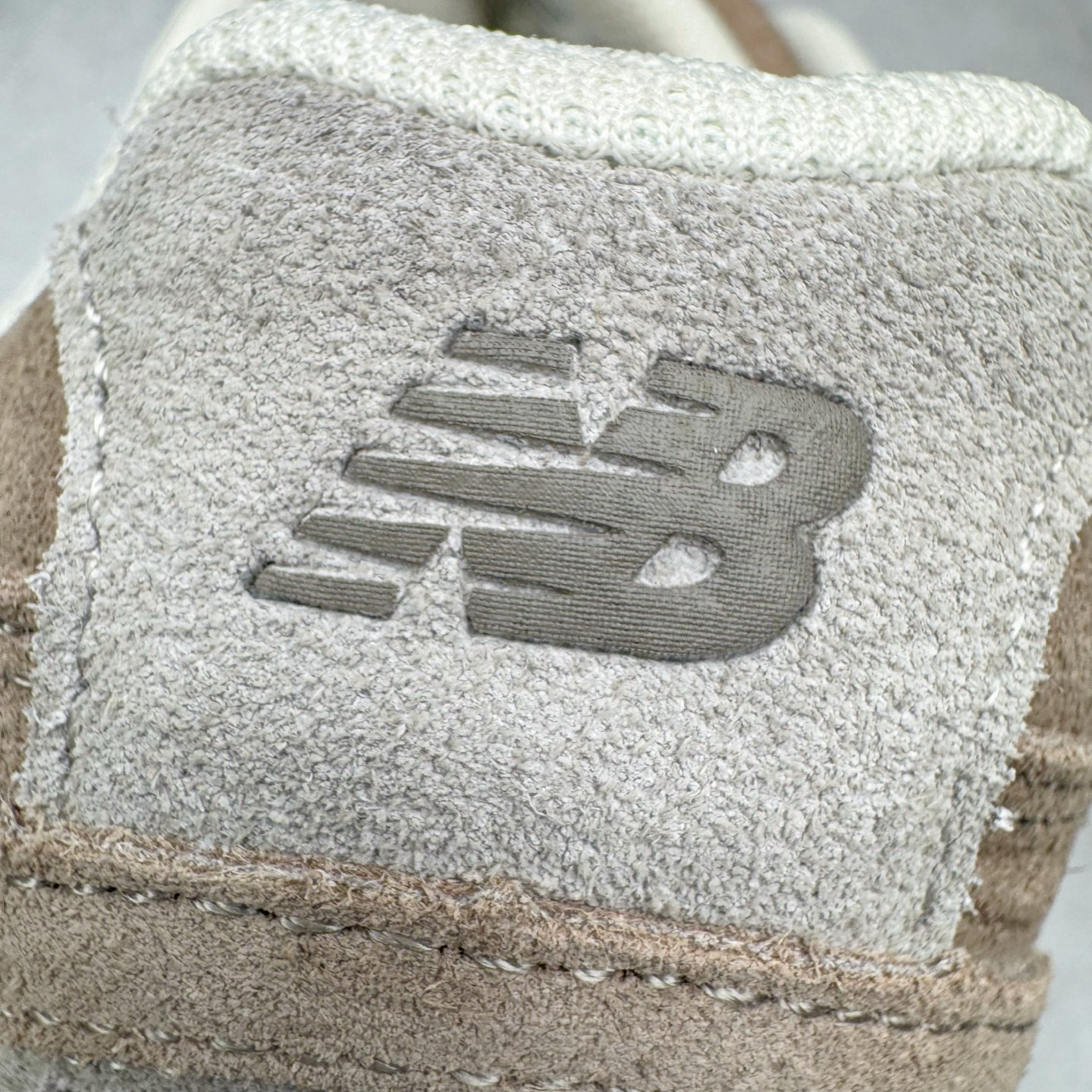 图片[12]-＃M纯原 New Balance U204LMMA NB新百伦新款舒适百搭耐磨轻便低帮生活休闲鞋 男女同款 原档数据独立私模大底 唯一正确三层组合大底 特高弹切片加持 百分百还原原鞋脚感 NB市场最强产物 防伪原标全套原楦原纸板原厂数据开发 全鞋电脑针车加持 原厂网布 原装进口头层翻毛皮料正确绒感卡色 正确中底拉帮中底网布细节 匠心打造 耗时两个月开发完成 工艺极其复杂难度可想而知 高端零售专供产物 尺码：36 37 37.5 38 38.5 39.5 40 40.5 41.5 42 42.5 43 44 44.5 45 45.5 46.5 47-选品中心