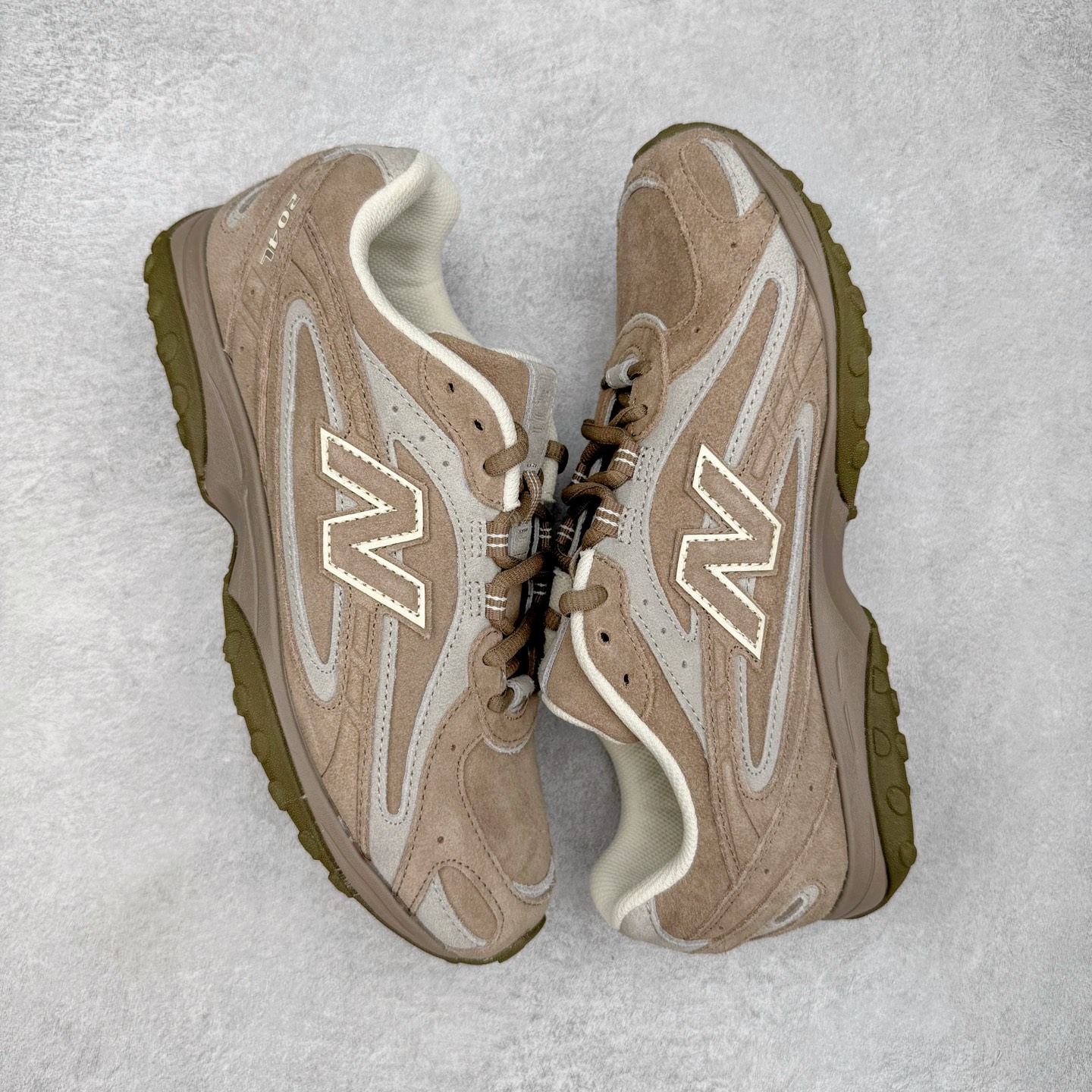 图片[3]-＃M纯原 New Balance U204LMMA NB新百伦新款舒适百搭耐磨轻便低帮生活休闲鞋 男女同款 原档数据独立私模大底 唯一正确三层组合大底 特高弹切片加持 百分百还原原鞋脚感 NB市场最强产物 防伪原标全套原楦原纸板原厂数据开发 全鞋电脑针车加持 原厂网布 原装进口头层翻毛皮料正确绒感卡色 正确中底拉帮中底网布细节 匠心打造 耗时两个月开发完成 工艺极其复杂难度可想而知 高端零售专供产物 尺码：36 37 37.5 38 38.5 39.5 40 40.5 41.5 42 42.5 43 44 44.5 45 45.5 46.5 47-选品中心