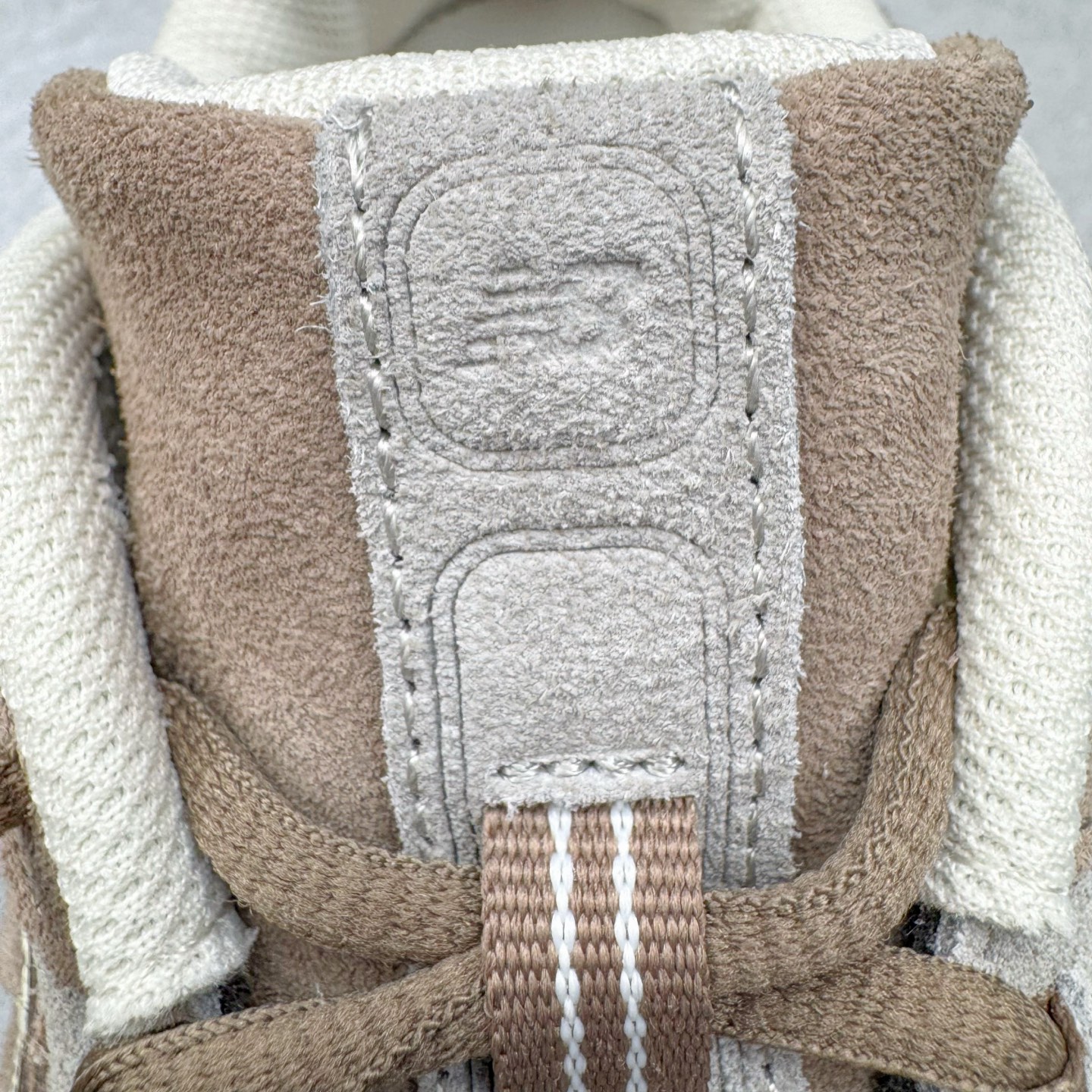 图片[10]-＃M纯原 New Balance U204LMMA NB新百伦新款舒适百搭耐磨轻便低帮生活休闲鞋 男女同款 原档数据独立私模大底 唯一正确三层组合大底 特高弹切片加持 百分百还原原鞋脚感 NB市场最强产物 防伪原标全套原楦原纸板原厂数据开发 全鞋电脑针车加持 原厂网布 原装进口头层翻毛皮料正确绒感卡色 正确中底拉帮中底网布细节 匠心打造 耗时两个月开发完成 工艺极其复杂难度可想而知 高端零售专供产物 尺码：36 37 37.5 38 38.5 39.5 40 40.5 41.5 42 42.5 43 44 44.5 45 45.5 46.5 47-选品中心