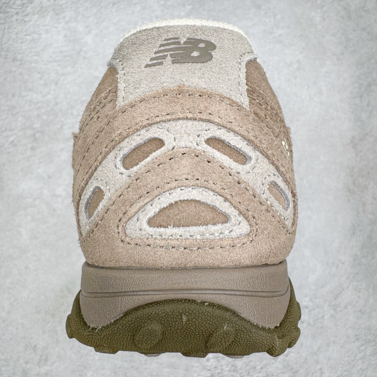 图片[8]-＃M纯原 New Balance U204LMMA NB新百伦新款舒适百搭耐磨轻便低帮生活休闲鞋 男女同款 原档数据独立私模大底 唯一正确三层组合大底 特高弹切片加持 百分百还原原鞋脚感 NB市场最强产物 防伪原标全套原楦原纸板原厂数据开发 全鞋电脑针车加持 原厂网布 原装进口头层翻毛皮料正确绒感卡色 正确中底拉帮中底网布细节 匠心打造 耗时两个月开发完成 工艺极其复杂难度可想而知 高端零售专供产物 尺码：36 37 37.5 38 38.5 39.5 40 40.5 41.5 42 42.5 43 44 44.5 45 45.5 46.5 47-选品中心