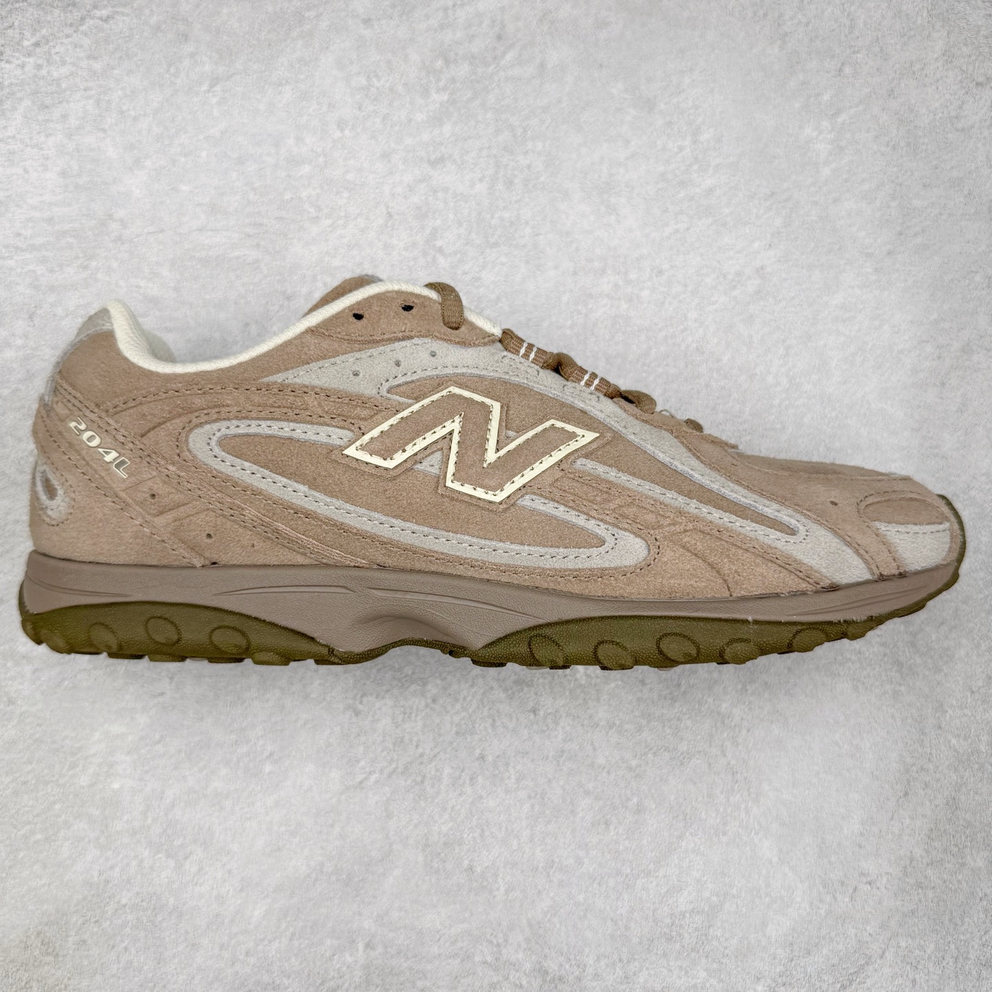 ＃M纯原 New Balance U204LMMA NB新百伦新款舒适百搭耐磨轻便低帮生活休闲鞋 男女同款 原档数据独立私模大底 唯一正确三层组合大底 特高弹切片加持 百分百还原原鞋脚感 NB市场最强产物 防伪原标全套原楦原纸板原厂数据开发 全鞋电脑针车加持 原厂网布 原装进口头层翻毛皮料正确绒感卡色 正确中底拉帮中底网布细节 匠心打造 耗时两个月开发完成 工艺极其复杂难度可想而知 高端零售专供产物 尺码：36 37 37.5 38 38.5 39.5 40 40.5 41.5 42 42.5 43 44 44.5 45 45.5 46.5 47-选品中心