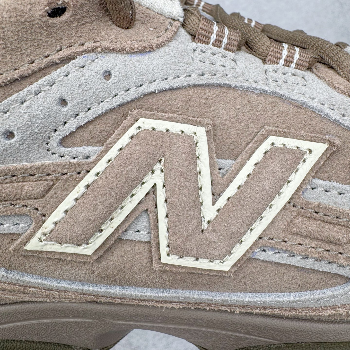 图片[14]-＃M纯原 New Balance U204LMMA NB新百伦新款舒适百搭耐磨轻便低帮生活休闲鞋 男女同款 原档数据独立私模大底 唯一正确三层组合大底 特高弹切片加持 百分百还原原鞋脚感 NB市场最强产物 防伪原标全套原楦原纸板原厂数据开发 全鞋电脑针车加持 原厂网布 原装进口头层翻毛皮料正确绒感卡色 正确中底拉帮中底网布细节 匠心打造 耗时两个月开发完成 工艺极其复杂难度可想而知 高端零售专供产物 尺码：36 37 37.5 38 38.5 39.5 40 40.5 41.5 42 42.5 43 44 44.5 45 45.5 46.5 47-选品中心