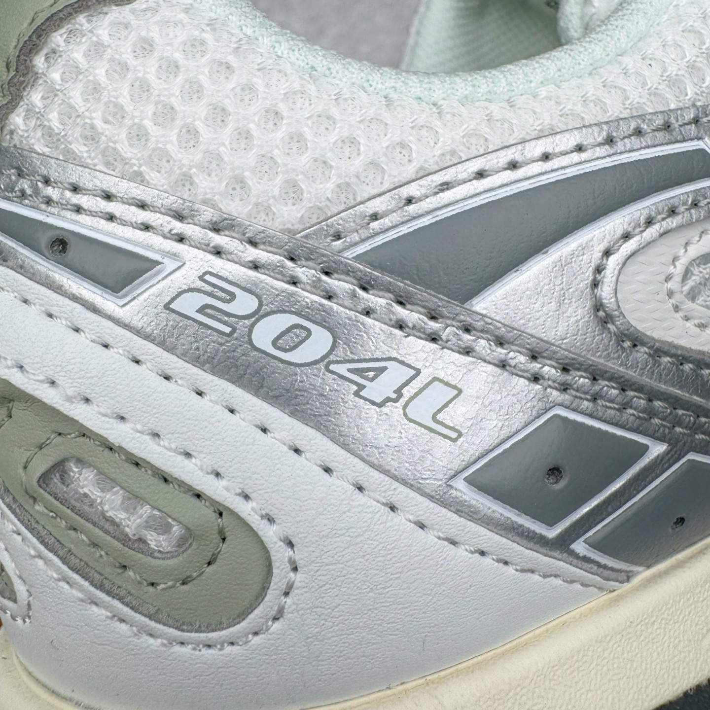 图片[15]-＃M纯原 New Balance U204LSWB NB新百伦新款舒适百搭耐磨轻便低帮生活休闲鞋 男女同款 原档数据独立私模大底 唯一正确三层组合大底 特高弹切片加持 百分百还原原鞋脚感 NB市场最强产物 防伪原标全套原楦原纸板原厂数据开发 全鞋电脑针车加持 原厂网布 原装进口头层翻毛皮料正确绒感卡色 正确中底拉帮中底网布细节 匠心打造 耗时两个月开发完成 工艺极其复杂难度可想而知 高端零售专供产物 尺码：36 37 37.5 38 38.5 39.5 40 40.5 41.5 42 42.5 43 44 44.5 45 45.5 46.5 47-选品中心