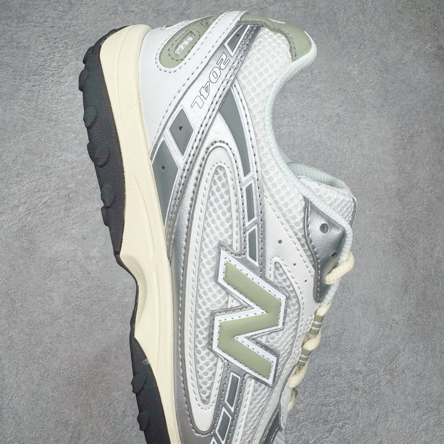 图片[6]-＃M纯原 New Balance U204LSWB NB新百伦新款舒适百搭耐磨轻便低帮生活休闲鞋 男女同款 原档数据独立私模大底 唯一正确三层组合大底 特高弹切片加持 百分百还原原鞋脚感 NB市场最强产物 防伪原标全套原楦原纸板原厂数据开发 全鞋电脑针车加持 原厂网布 原装进口头层翻毛皮料正确绒感卡色 正确中底拉帮中底网布细节 匠心打造 耗时两个月开发完成 工艺极其复杂难度可想而知 高端零售专供产物 尺码：36 37 37.5 38 38.5 39.5 40 40.5 41.5 42 42.5 43 44 44.5 45 45.5 46.5 47-选品中心