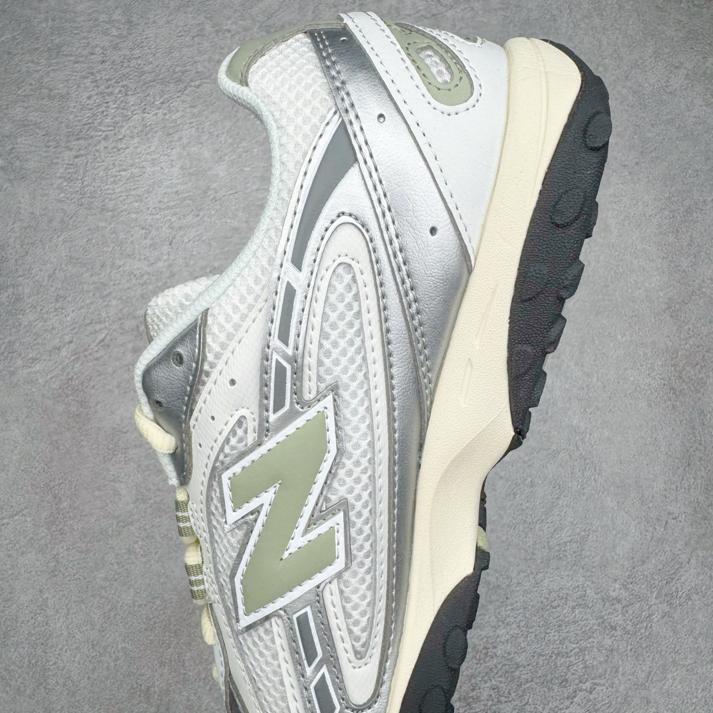 图片[7]-＃M纯原 New Balance U204LSWB NB新百伦新款舒适百搭耐磨轻便低帮生活休闲鞋 男女同款 原档数据独立私模大底 唯一正确三层组合大底 特高弹切片加持 百分百还原原鞋脚感 NB市场最强产物 防伪原标全套原楦原纸板原厂数据开发 全鞋电脑针车加持 原厂网布 原装进口头层翻毛皮料正确绒感卡色 正确中底拉帮中底网布细节 匠心打造 耗时两个月开发完成 工艺极其复杂难度可想而知 高端零售专供产物 尺码：36 37 37.5 38 38.5 39.5 40 40.5 41.5 42 42.5 43 44 44.5 45 45.5 46.5 47-选品中心