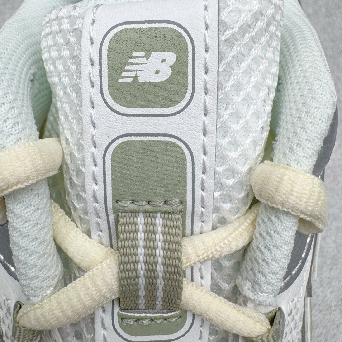 图片[12]-＃M纯原 New Balance U204LSWB NB新百伦新款舒适百搭耐磨轻便低帮生活休闲鞋 男女同款 原档数据独立私模大底 唯一正确三层组合大底 特高弹切片加持 百分百还原原鞋脚感 NB市场最强产物 防伪原标全套原楦原纸板原厂数据开发 全鞋电脑针车加持 原厂网布 原装进口头层翻毛皮料正确绒感卡色 正确中底拉帮中底网布细节 匠心打造 耗时两个月开发完成 工艺极其复杂难度可想而知 高端零售专供产物 尺码：36 37 37.5 38 38.5 39.5 40 40.5 41.5 42 42.5 43 44 44.5 45 45.5 46.5 47-选品中心