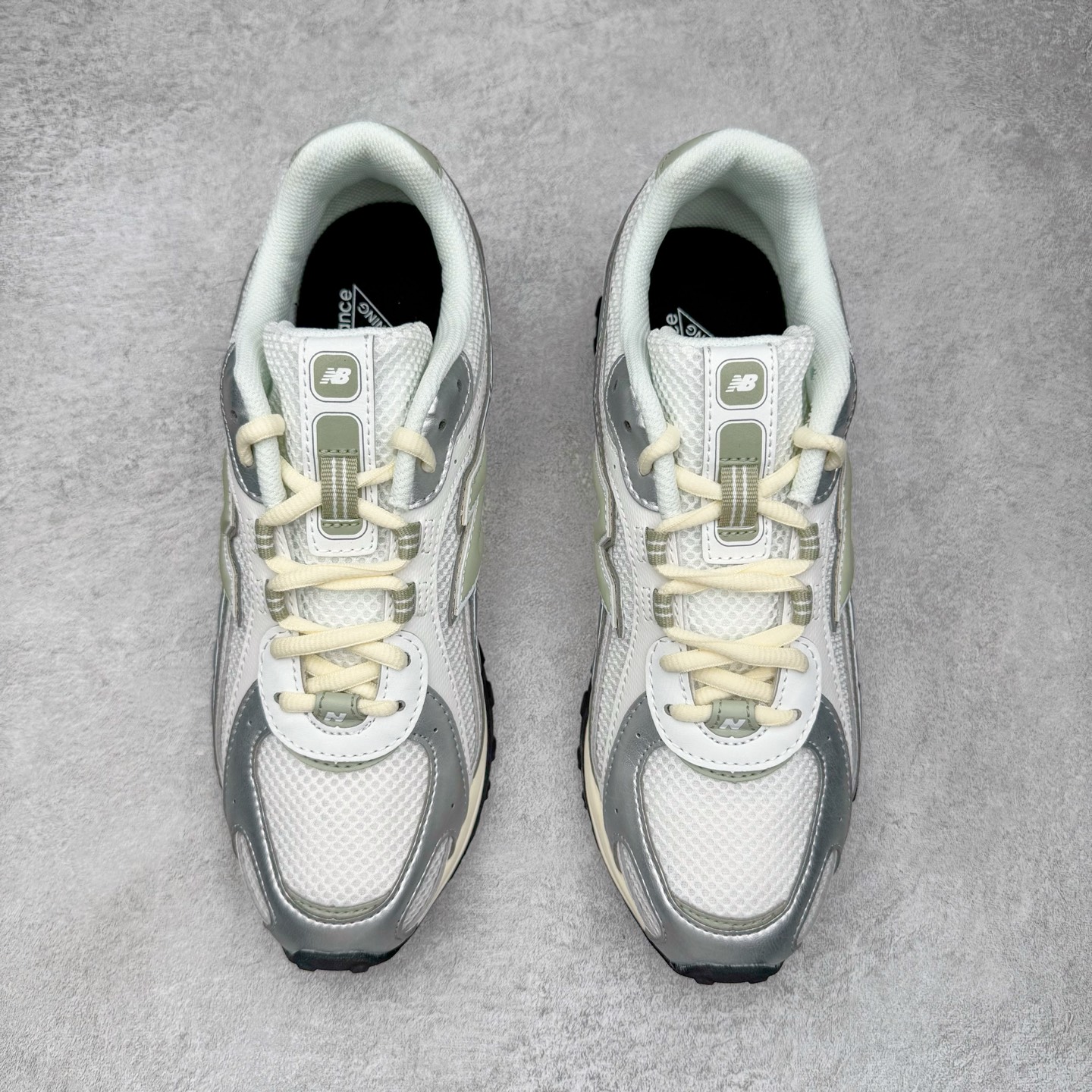 图片[2]-＃M纯原 New Balance U204LSWB NB新百伦新款舒适百搭耐磨轻便低帮生活休闲鞋 男女同款 原档数据独立私模大底 唯一正确三层组合大底 特高弹切片加持 百分百还原原鞋脚感 NB市场最强产物 防伪原标全套原楦原纸板原厂数据开发 全鞋电脑针车加持 原厂网布 原装进口头层翻毛皮料正确绒感卡色 正确中底拉帮中底网布细节 匠心打造 耗时两个月开发完成 工艺极其复杂难度可想而知 高端零售专供产物 尺码：36 37 37.5 38 38.5 39.5 40 40.5 41.5 42 42.5 43 44 44.5 45 45.5 46.5 47-选品中心