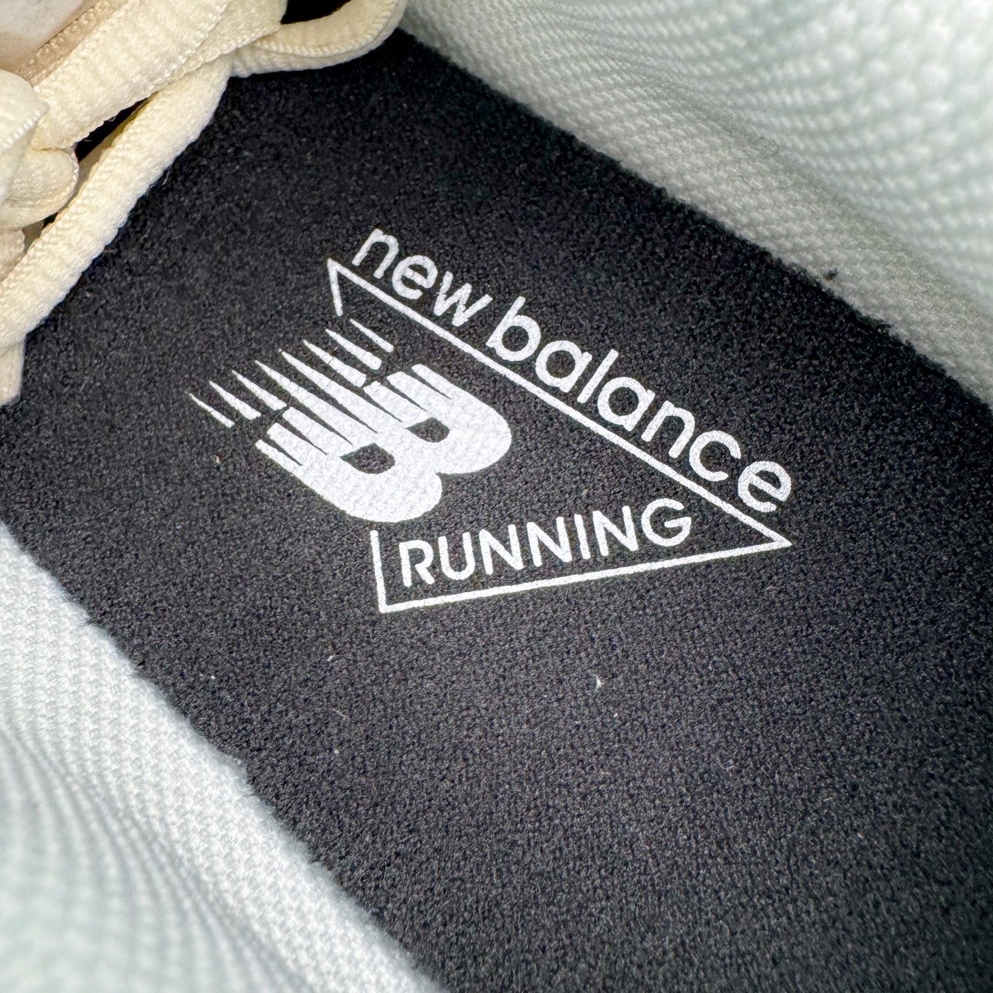 图片[11]-＃M纯原 New Balance U204LSWB NB新百伦新款舒适百搭耐磨轻便低帮生活休闲鞋 男女同款 原档数据独立私模大底 唯一正确三层组合大底 特高弹切片加持 百分百还原原鞋脚感 NB市场最强产物 防伪原标全套原楦原纸板原厂数据开发 全鞋电脑针车加持 原厂网布 原装进口头层翻毛皮料正确绒感卡色 正确中底拉帮中底网布细节 匠心打造 耗时两个月开发完成 工艺极其复杂难度可想而知 高端零售专供产物 尺码：36 37 37.5 38 38.5 39.5 40 40.5 41.5 42 42.5 43 44 44.5 45 45.5 46.5 47-选品中心