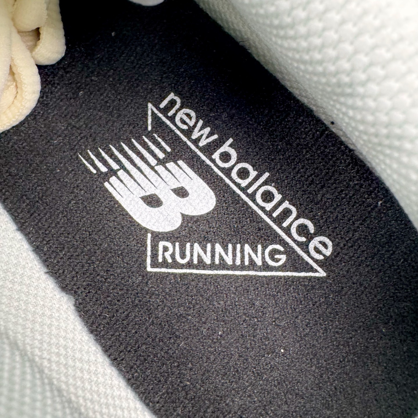 图片[11]-＃M纯原 New Balance U204LSWD NB新百伦新款舒适百搭耐磨轻便低帮生活休闲鞋 男女同款 原档数据独立私模大底 唯一正确三层组合大底 特高弹切片加持 百分百还原原鞋脚感 NB市场最强产物 防伪原标全套原楦原纸板原厂数据开发 全鞋电脑针车加持 原厂网布 原装进口头层翻毛皮料正确绒感卡色 正确中底拉帮中底网布细节 匠心打造 耗时两个月开发完成 工艺极其复杂难度可想而知 高端零售专供产物 尺码：36 37 37.5 38 38.5 39.5 40 40.5 41.5 42 42.5 43 44 44.5 45 45.5 46.5 47-选品中心