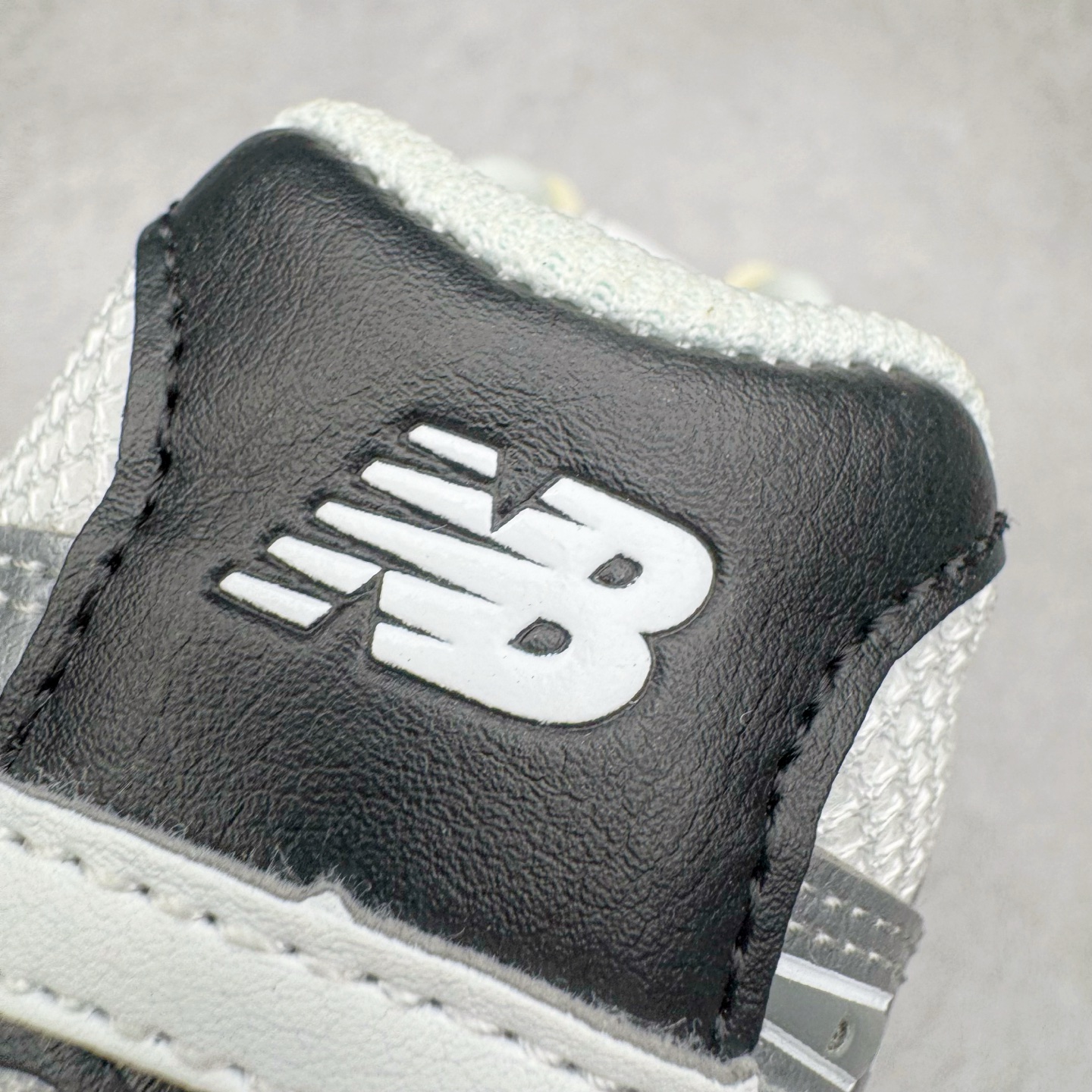 图片[16]-＃M纯原 New Balance U204LSWD NB新百伦新款舒适百搭耐磨轻便低帮生活休闲鞋 男女同款 原档数据独立私模大底 唯一正确三层组合大底 特高弹切片加持 百分百还原原鞋脚感 NB市场最强产物 防伪原标全套原楦原纸板原厂数据开发 全鞋电脑针车加持 原厂网布 原装进口头层翻毛皮料正确绒感卡色 正确中底拉帮中底网布细节 匠心打造 耗时两个月开发完成 工艺极其复杂难度可想而知 高端零售专供产物 尺码：36 37 37.5 38 38.5 39.5 40 40.5 41.5 42 42.5 43 44 44.5 45 45.5 46.5 47-选品中心