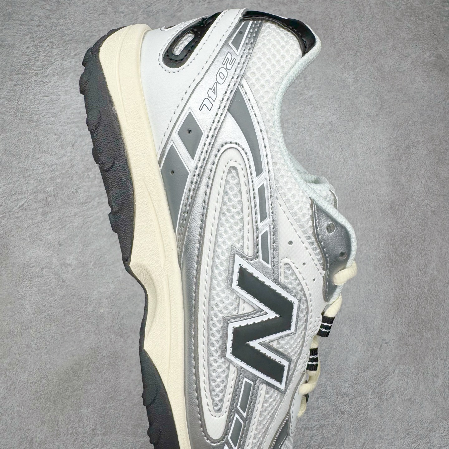 图片[6]-＃M纯原 New Balance U204LSWD NB新百伦新款舒适百搭耐磨轻便低帮生活休闲鞋 男女同款 原档数据独立私模大底 唯一正确三层组合大底 特高弹切片加持 百分百还原原鞋脚感 NB市场最强产物 防伪原标全套原楦原纸板原厂数据开发 全鞋电脑针车加持 原厂网布 原装进口头层翻毛皮料正确绒感卡色 正确中底拉帮中底网布细节 匠心打造 耗时两个月开发完成 工艺极其复杂难度可想而知 高端零售专供产物 尺码：36 37 37.5 38 38.5 39.5 40 40.5 41.5 42 42.5 43 44 44.5 45 45.5 46.5 47-选品中心