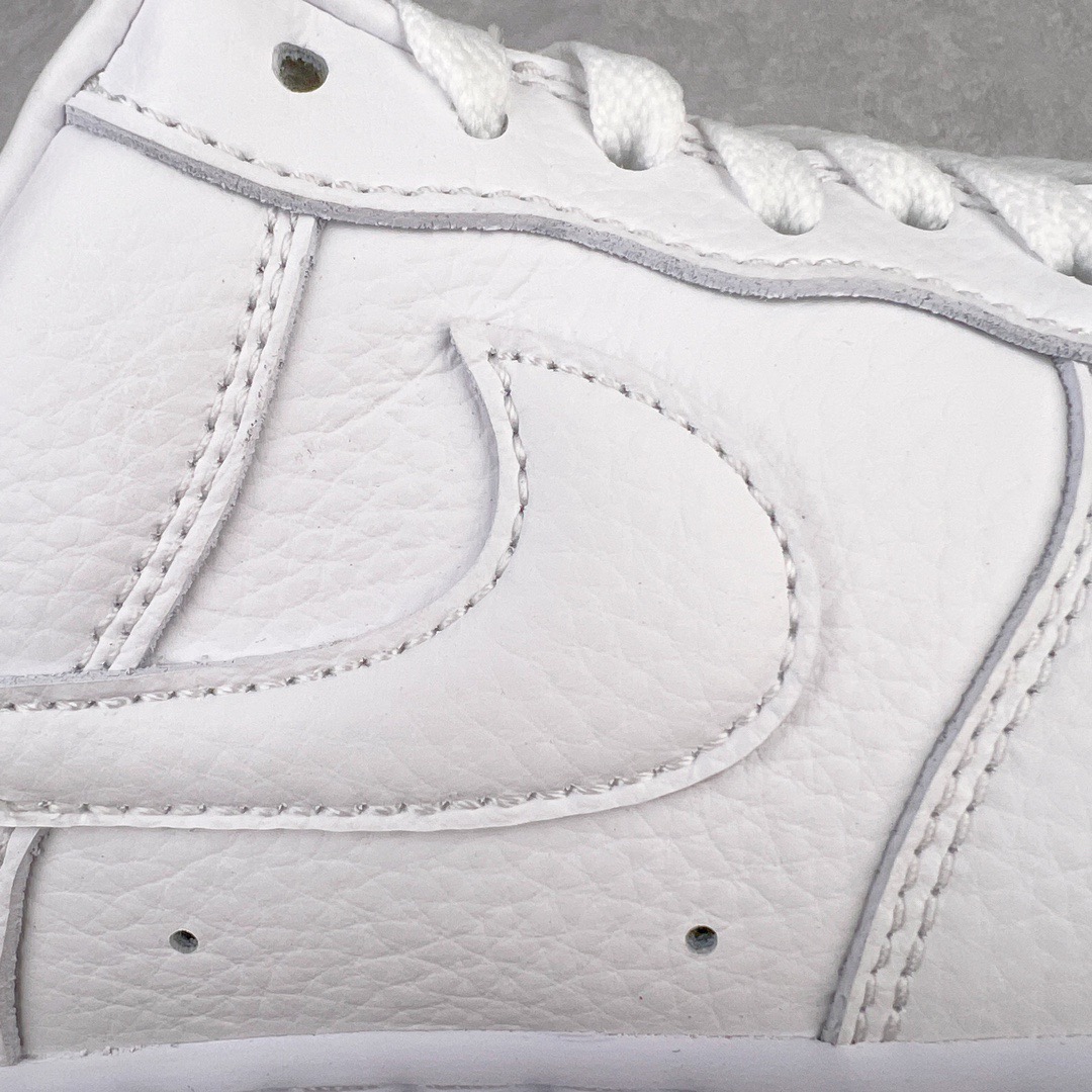 图片[11]-＃G版纯原 NOCTA x NK Air Force 1 Low \’07 空军一号低帮经典板鞋 Drake联名纯白 CZ8065-100 独家私模大底 头层原厂皮料 原盒原配 不规则波浪大底咬花 全鞋电脑针车 工整有序 视觉效果满分 原厂拉帮手法 标准四线 密度针距针孔大小控制到位 原装反口里网布海绵 正确卡色网眼大小 新版鞋撑改用纸团代替 原厂港宝加持完美还原灵魂版型 原盒原配从里到外百分百还原 原厂全头层原厂皮料 原标原盒 内置Sole气垫 中底白色背胶 中底划线 已经无限的接近公司 原厂楦头 原厂刺绣 后跟弧度修正 独家私模最大开发到47.5 尺码：36 36.5 37.5 38 38.5 39 40 40.5 41 42 42.5 43 44 44.5 45 46 47.5-选品中心