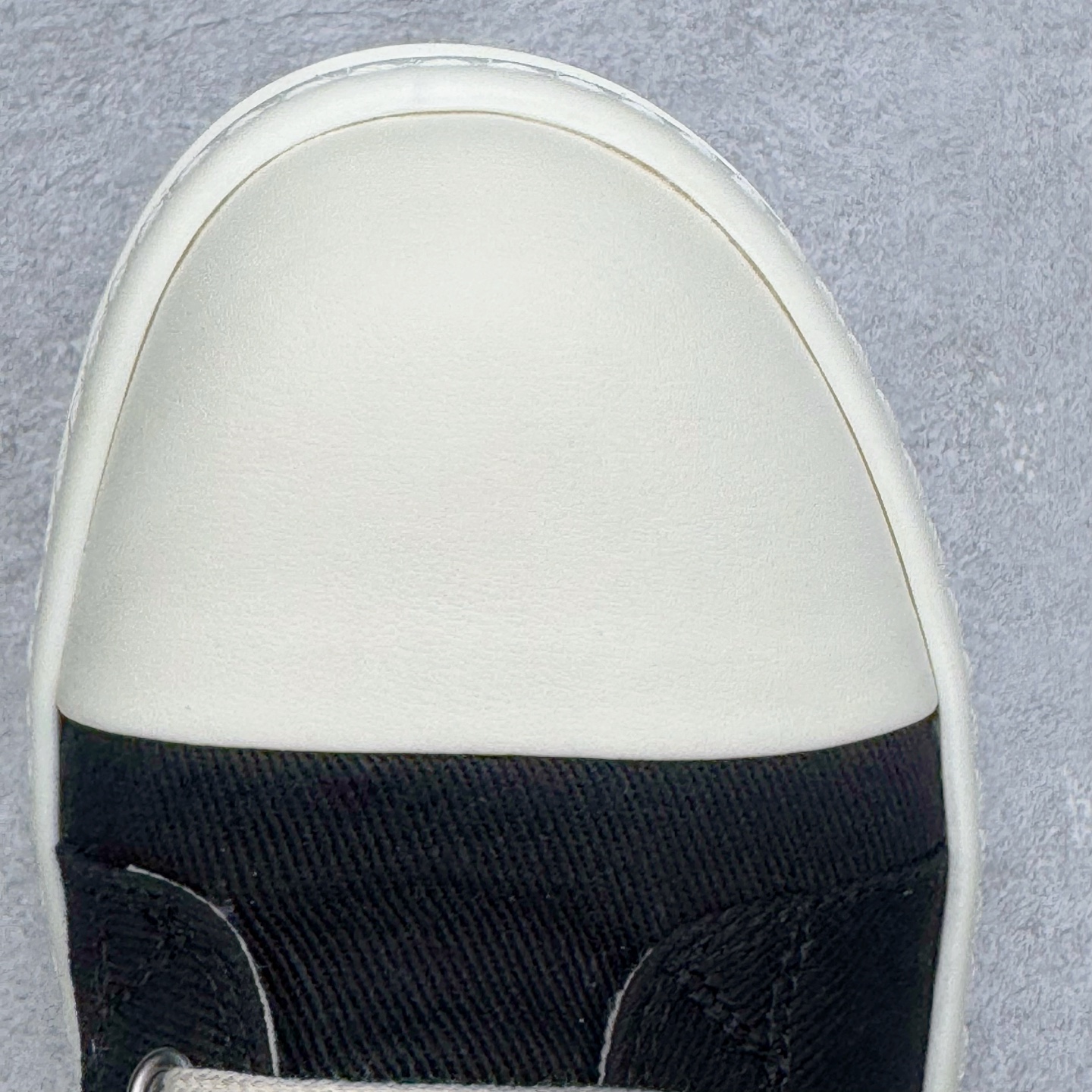 图片[14]-＃DG纯原 Rick Owens Drkshdw 瑞克·欧文斯尼龙罗缎高帮时尚运动板鞋 厚底黑白 二级市场已经7K以上 平台客户随意卖四位数 RO广东原厂出品 纯原天花板 原版一比一复刻 冲正绝不翻车 还原度达到百分之98以上 原楦开发纸版版型 ZP拆解原版1：1复模裁片纸版 力求做到0错位 这样才能达到和zp一致的鞋型味道 采用进口cnc数控机床开发对版独家tpu奶香大底 区别于市场所有版本 zp同源全头层粒面小牛皮 达到和zp一致手感 原厂进口细纹布 万邦订购原厂高弹粉红色海绵 内里搭配软质细腻羊皮 TPU高密度大底 软硬度透光度高已经测试和原版一致 尺码：36 37 38 39 40 41 42 43 44 45 46-选品中心