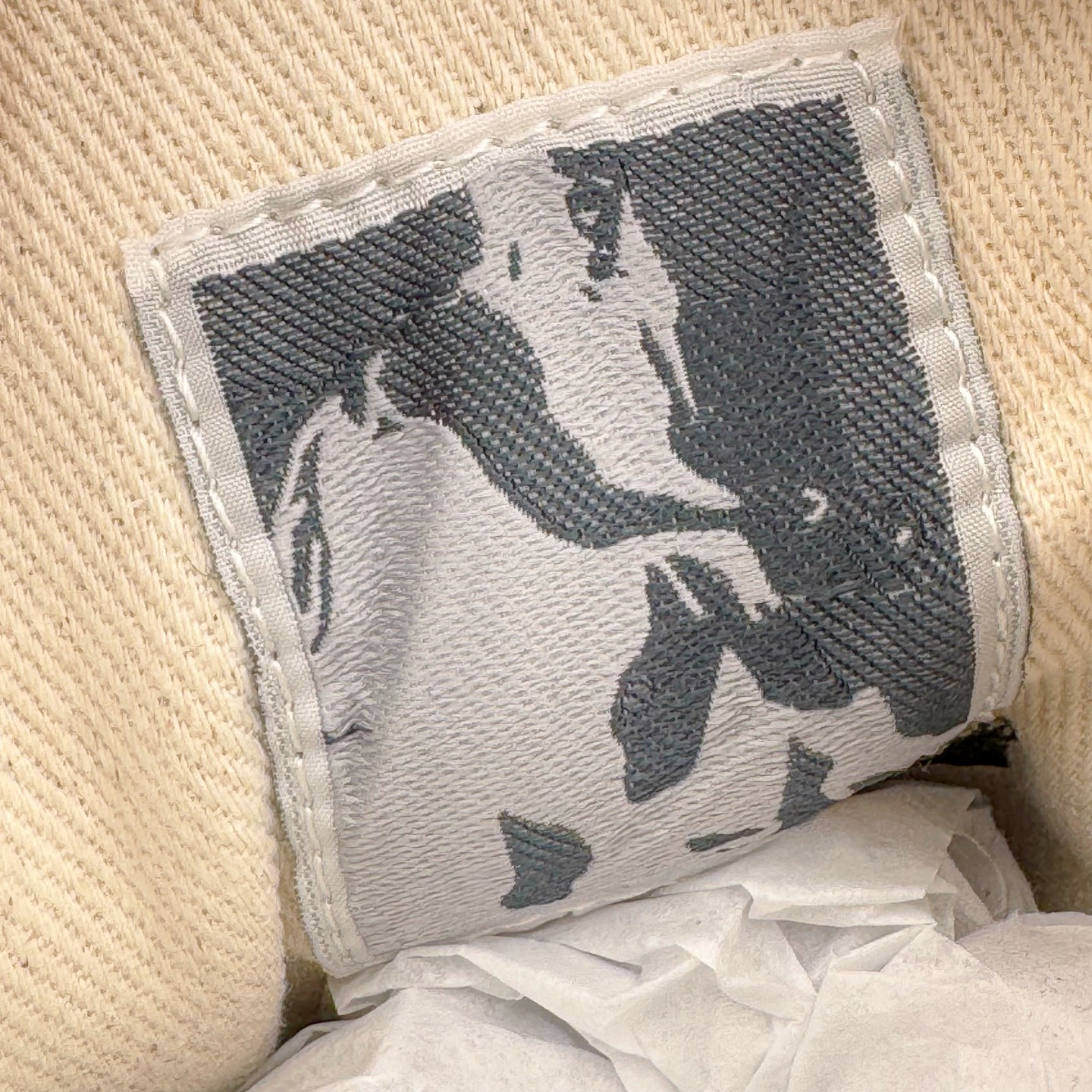 图片[10]-＃DG纯原 Rick Owens Drkshdw 瑞克·欧文斯尼龙罗缎高帮时尚运动板鞋 厚底黑白 二级市场已经7K以上 平台客户随意卖四位数 RO广东原厂出品 纯原天花板 原版一比一复刻 冲正绝不翻车 还原度达到百分之98以上 原楦开发纸版版型 ZP拆解原版1：1复模裁片纸版 力求做到0错位 这样才能达到和zp一致的鞋型味道 采用进口cnc数控机床开发对版独家tpu奶香大底 区别于市场所有版本 zp同源全头层粒面小牛皮 达到和zp一致手感 原厂进口细纹布 万邦订购原厂高弹粉红色海绵 内里搭配软质细腻羊皮 TPU高密度大底 软硬度透光度高已经测试和原版一致 尺码：36 37 38 39 40 41 42 43 44 45 46-选品中心