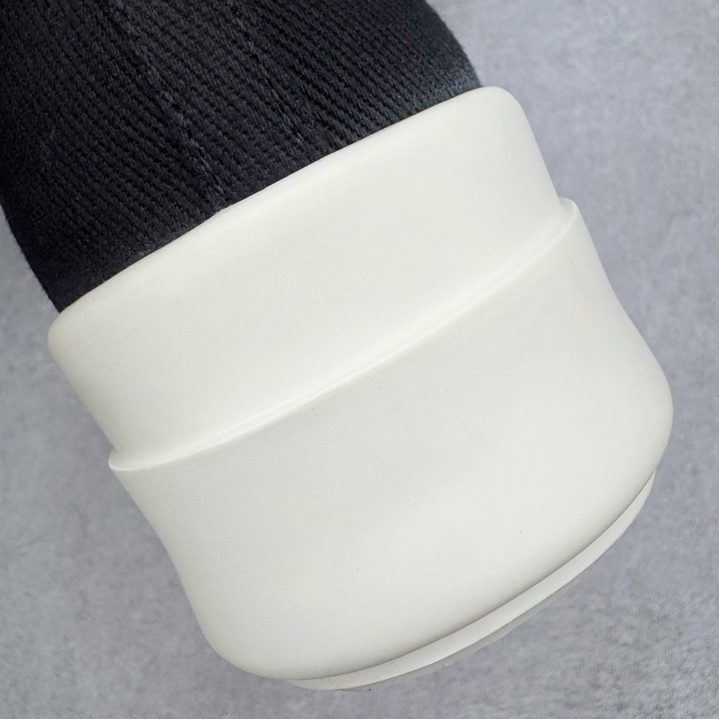 图片[15]-＃DG纯原 Rick Owens Drkshdw 瑞克·欧文斯尼龙罗缎高帮时尚运动板鞋 厚底黑白 二级市场已经7K以上 平台客户随意卖四位数 RO广东原厂出品 纯原天花板 原版一比一复刻 冲正绝不翻车 还原度达到百分之98以上 原楦开发纸版版型 ZP拆解原版1：1复模裁片纸版 力求做到0错位 这样才能达到和zp一致的鞋型味道 采用进口cnc数控机床开发对版独家tpu奶香大底 区别于市场所有版本 zp同源全头层粒面小牛皮 达到和zp一致手感 原厂进口细纹布 万邦订购原厂高弹粉红色海绵 内里搭配软质细腻羊皮 TPU高密度大底 软硬度透光度高已经测试和原版一致 尺码：36 37 38 39 40 41 42 43 44 45 46-选品中心