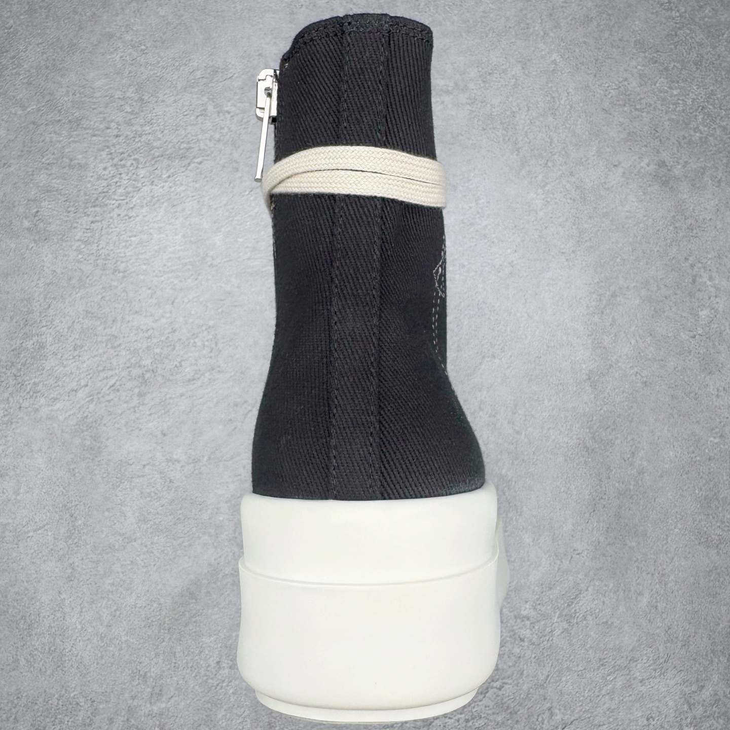 图片[8]-＃DG纯原 Rick Owens Drkshdw 瑞克·欧文斯尼龙罗缎高帮时尚运动板鞋 厚底黑白 二级市场已经7K以上 平台客户随意卖四位数 RO广东原厂出品 纯原天花板 原版一比一复刻 冲正绝不翻车 还原度达到百分之98以上 原楦开发纸版版型 ZP拆解原版1：1复模裁片纸版 力求做到0错位 这样才能达到和zp一致的鞋型味道 采用进口cnc数控机床开发对版独家tpu奶香大底 区别于市场所有版本 zp同源全头层粒面小牛皮 达到和zp一致手感 原厂进口细纹布 万邦订购原厂高弹粉红色海绵 内里搭配软质细腻羊皮 TPU高密度大底 软硬度透光度高已经测试和原版一致 尺码：36 37 38 39 40 41 42 43 44 45 46-选品中心