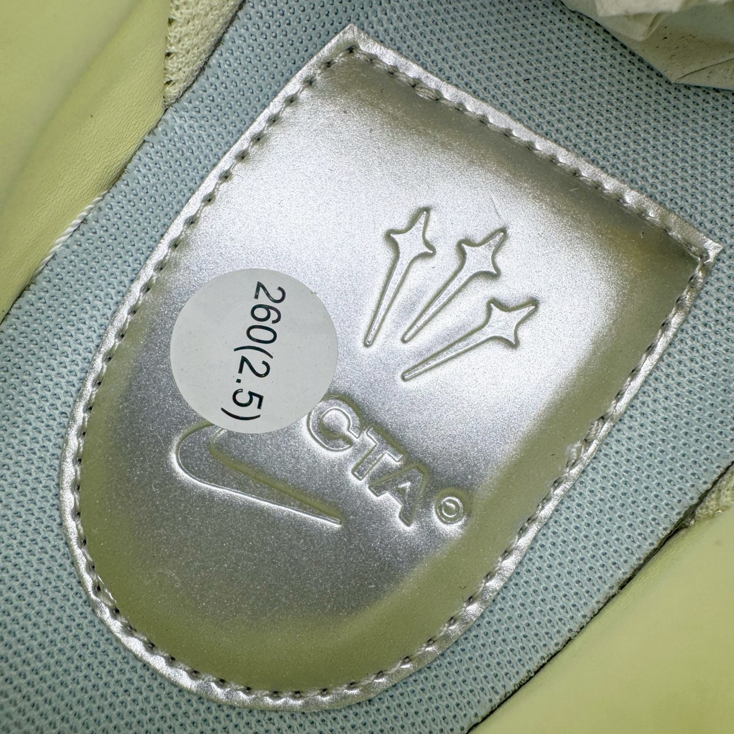 图片[12]-＃G版纯原 NOCTA x NK Air Force 1 Low \’07 空军一号低帮经典板鞋 Drake联名黄色 CZ8065-800 独家私模大底 头层原厂皮料 原盒原配 不规则波浪大底咬花 全鞋电脑针车 工整有序 视觉效果满分 原厂拉帮手法 标准四线 密度针距针孔大小控制到位 原装反口里网布海绵 正确卡色网眼大小 新版鞋撑改用纸团代替 原厂港宝加持完美还原灵魂版型 原盒原配从里到外百分百还原 原厂全头层原厂皮料 原标原盒 内置Sole气垫 中底白色背胶 中底划线 已经无限的接近公司 原厂楦头 原厂刺绣 后跟弧度修正 独家私模最大开发到47.5 尺码：36 36.5 37.5 38 38.5 39 40 40.5 41 42 42.5 43 44 44.5 45 46 47.5-选品中心