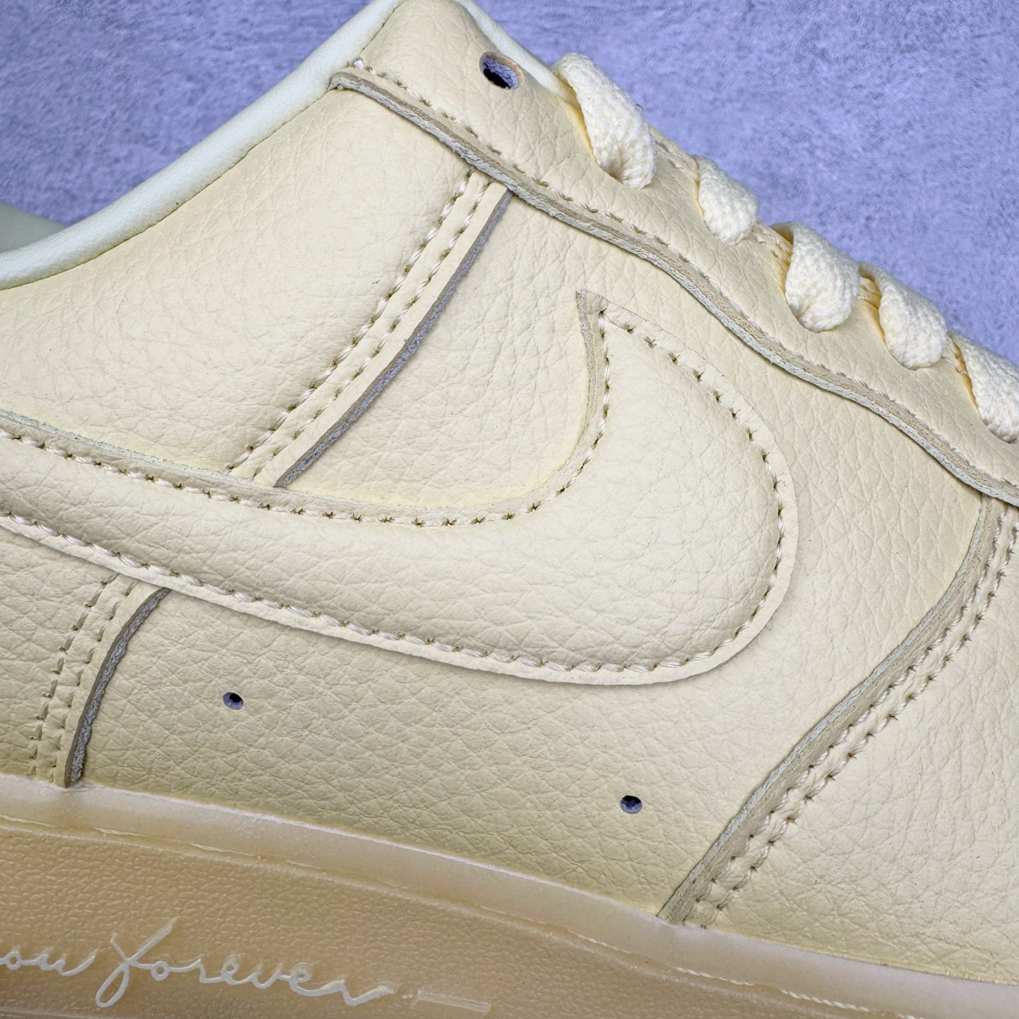 图片[19]-＃G版纯原 NOCTA x NK Air Force 1 Low \’07 空军一号低帮经典板鞋 Drake联名黄色 CZ8065-800 独家私模大底 头层原厂皮料 原盒原配 不规则波浪大底咬花 全鞋电脑针车 工整有序 视觉效果满分 原厂拉帮手法 标准四线 密度针距针孔大小控制到位 原装反口里网布海绵 正确卡色网眼大小 新版鞋撑改用纸团代替 原厂港宝加持完美还原灵魂版型 原盒原配从里到外百分百还原 原厂全头层原厂皮料 原标原盒 内置Sole气垫 中底白色背胶 中底划线 已经无限的接近公司 原厂楦头 原厂刺绣 后跟弧度修正 独家私模最大开发到47.5 尺码：36 36.5 37.5 38 38.5 39 40 40.5 41 42 42.5 43 44 44.5 45 46 47.5-选品中心