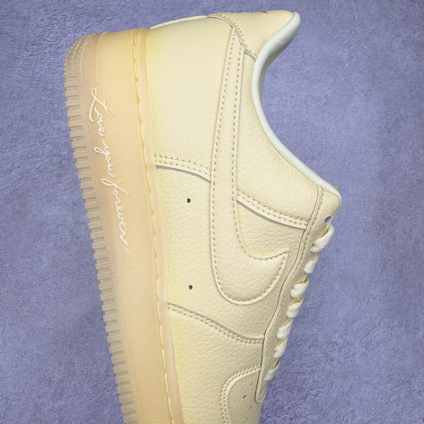 图片[6]-＃G版纯原 NOCTA x NK Air Force 1 Low \’07 空军一号低帮经典板鞋 Drake联名黄色 CZ8065-800 独家私模大底 头层原厂皮料 原盒原配 不规则波浪大底咬花 全鞋电脑针车 工整有序 视觉效果满分 原厂拉帮手法 标准四线 密度针距针孔大小控制到位 原装反口里网布海绵 正确卡色网眼大小 新版鞋撑改用纸团代替 原厂港宝加持完美还原灵魂版型 原盒原配从里到外百分百还原 原厂全头层原厂皮料 原标原盒 内置Sole气垫 中底白色背胶 中底划线 已经无限的接近公司 原厂楦头 原厂刺绣 后跟弧度修正 独家私模最大开发到47.5 尺码：36 36.5 37.5 38 38.5 39 40 40.5 41 42 42.5 43 44 44.5 45 46 47.5-选品中心