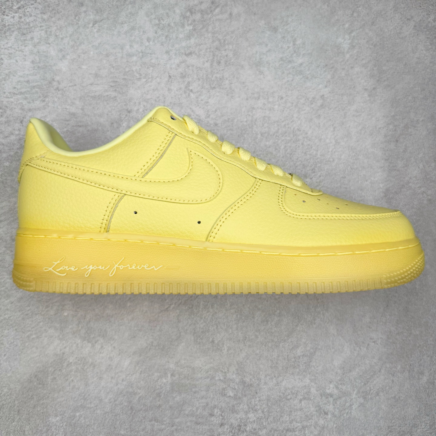 ＃G版纯原 NOCTA x NK Air Force 1 Low \'07 空军一号低帮经典板鞋 Drake联名黄色 CZ8065-800 独家私模大底 头层原厂皮料 原盒原配 不规则波浪大底咬花 全鞋电脑针车 工整有序 视觉效果满分 原厂拉帮手法 标准四线 密度针距针孔大小控制到位 原装反口里网布海绵 正确卡色网眼大小 新版鞋撑改用纸团代替 原厂港宝加持完美还原灵魂版型 原盒原配从里到外百分百还原 原厂全头层原厂皮料 原标原盒 内置Sole气垫 中底白色背胶 中底划线 已经无限的接近公司 原厂楦头 原厂刺绣 后跟弧度修正 独家私模最大开发到47.5 尺码：36 36.5 37.5 38 38.5 39 40 40.5 41 42 42.5 43 44 44.5 45 46 47.5-选品中心