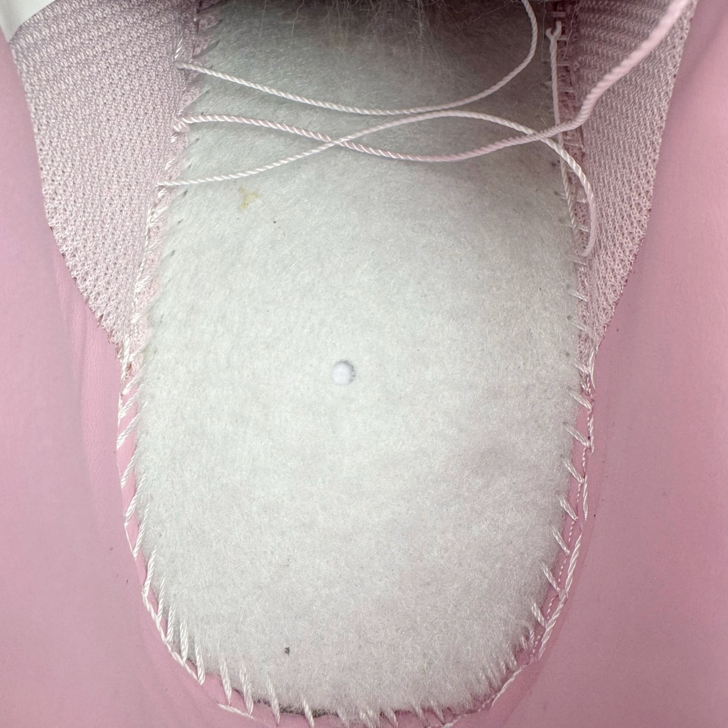 图片[11]-＃G版纯原 NOCTA x NK Air Force 1 Low \’07 空军一号低帮经典板鞋 Drake联名粉色 CZ8065-600 独家私模大底 头层原厂皮料 原盒原配 不规则波浪大底咬花 全鞋电脑针车 工整有序 视觉效果满分 原厂拉帮手法 标准四线 密度针距针孔大小控制到位 原装反口里网布海绵 正确卡色网眼大小 新版鞋撑改用纸团代替 原厂港宝加持完美还原灵魂版型 原盒原配从里到外百分百还原 原厂全头层原厂皮料 原标原盒 内置Sole气垫 中底白色背胶 中底划线 已经无限的接近公司 原厂楦头 原厂刺绣 后跟弧度修正 独家私模最大开发到47.5 尺码：36 36.5 37.5 38 38.5 39 40 40.5 41 42 42.5 43 44 44.5 45 46 47.5-选品中心