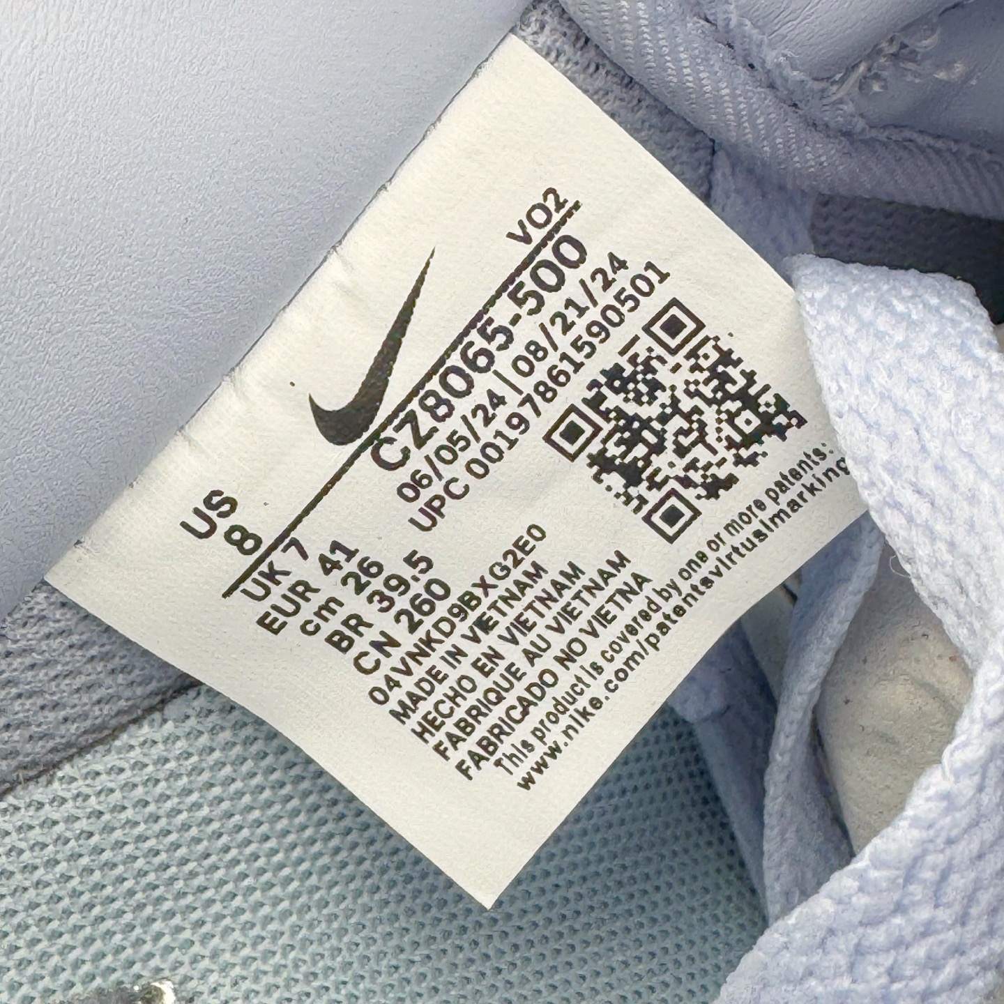 图片[16]-＃G版纯原 NOCTA x NK Air Force 1 Low \’07 空军一号低帮经典板鞋 Drake联名蓝色 CZ8065-500 独家私模大底 头层原厂皮料 原盒原配 不规则波浪大底咬花 全鞋电脑针车 工整有序 视觉效果满分 原厂拉帮手法 标准四线 密度针距针孔大小控制到位 原装反口里网布海绵 正确卡色网眼大小 新版鞋撑改用纸团代替 原厂港宝加持完美还原灵魂版型 原盒原配从里到外百分百还原 原厂全头层原厂皮料 原标原盒 内置Sole气垫 中底白色背胶 中底划线 已经无限的接近公司 原厂楦头 原厂刺绣 后跟弧度修正 独家私模最大开发到47.5 尺码：36 36.5 37.5 38 38.5 39 40 40.5 41 42 42.5 43 44 44.5 45 46 47.5-选品中心