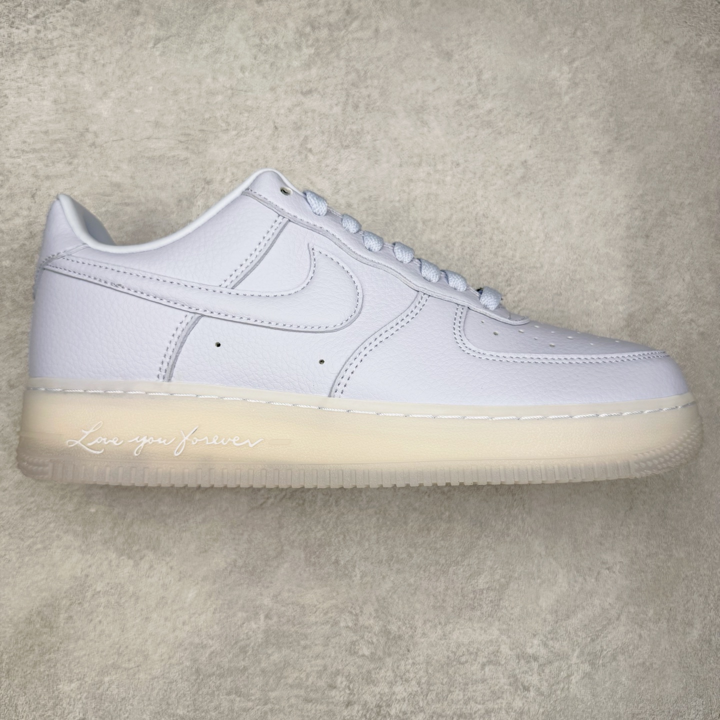 ＃G版纯原 NOCTA x NK Air Force 1 Low \’07 空军一号低帮经典板鞋 Drake联名蓝色 CZ8065-500 独家私模大底 头层原厂皮料 原盒原配 不规则波浪大底咬花 全鞋电脑针车 工整有序 视觉效果满分 原厂拉帮手法 标准四线 密度针距针孔大小控制到位 原装反口里网布海绵 正确卡色网眼大小 新版鞋撑改用纸团代替 原厂港宝加持完美还原灵魂版型 原盒原配从里到外百分百还原 原厂全头层原厂皮料 原标原盒 内置Sole气垫 中底白色背胶 中底划线 已经无限的接近公司 原厂楦头 原厂刺绣 后跟弧度修正 独家私模最大开发到47.5 尺码：36 36.5 37.5 38 38.5 39 40 40.5 41 42 42.5 43 44 44.5 45 46 47.5-选品中心