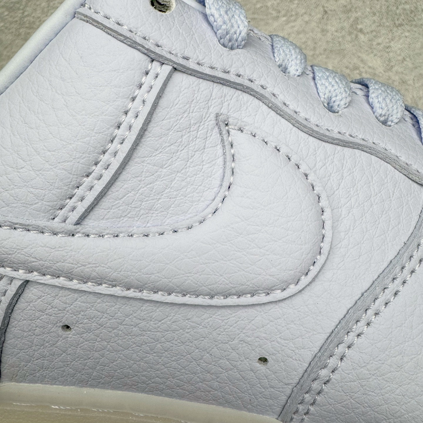 图片[13]-＃G版纯原 NOCTA x NK Air Force 1 Low \’07 空军一号低帮经典板鞋 Drake联名蓝色 CZ8065-500 独家私模大底 头层原厂皮料 原盒原配 不规则波浪大底咬花 全鞋电脑针车 工整有序 视觉效果满分 原厂拉帮手法 标准四线 密度针距针孔大小控制到位 原装反口里网布海绵 正确卡色网眼大小 新版鞋撑改用纸团代替 原厂港宝加持完美还原灵魂版型 原盒原配从里到外百分百还原 原厂全头层原厂皮料 原标原盒 内置Sole气垫 中底白色背胶 中底划线 已经无限的接近公司 原厂楦头 原厂刺绣 后跟弧度修正 独家私模最大开发到47.5 尺码：36 36.5 37.5 38 38.5 39 40 40.5 41 42 42.5 43 44 44.5 45 46 47.5-选品中心