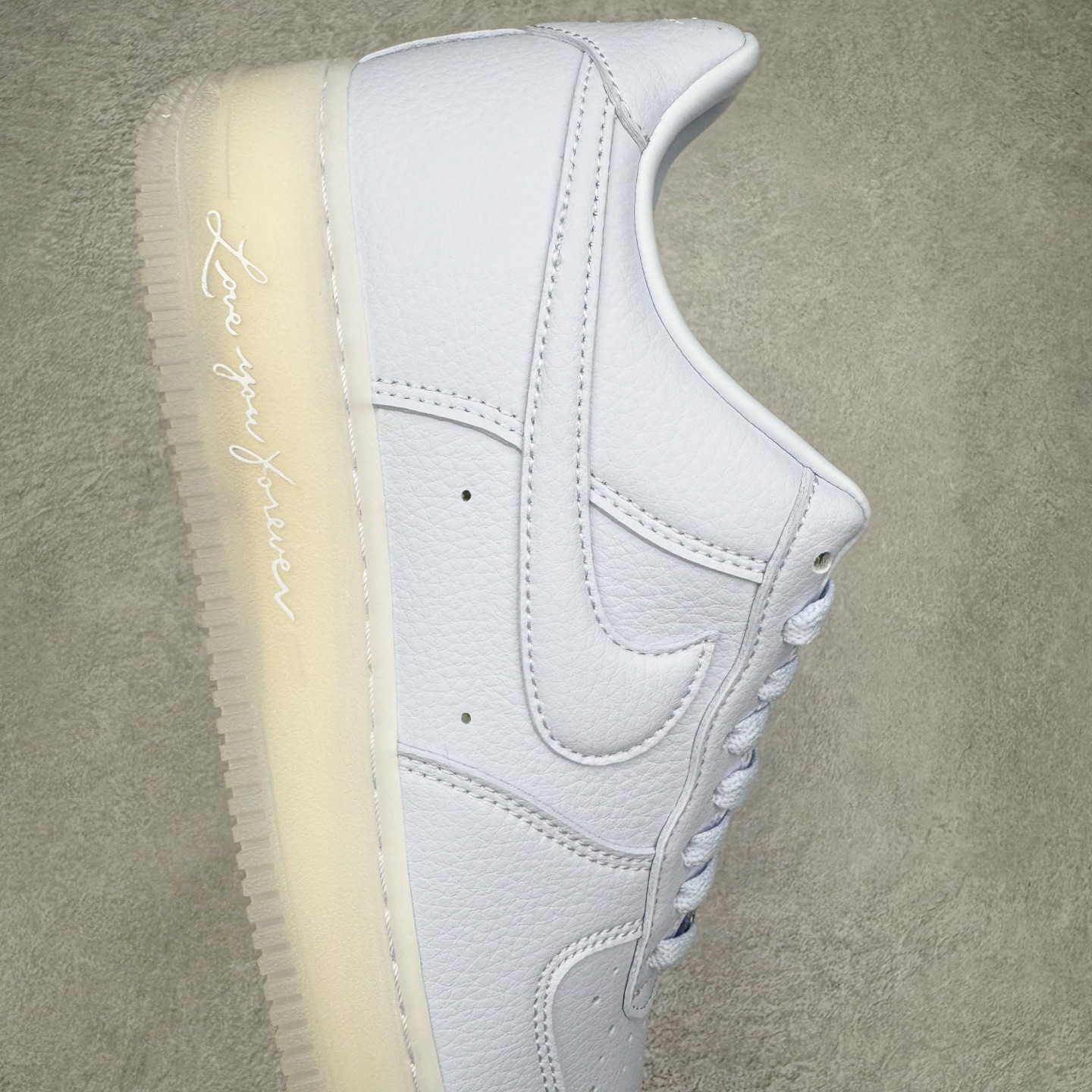 图片[6]-＃G版纯原 NOCTA x NK Air Force 1 Low \’07 空军一号低帮经典板鞋 Drake联名蓝色 CZ8065-500 独家私模大底 头层原厂皮料 原盒原配 不规则波浪大底咬花 全鞋电脑针车 工整有序 视觉效果满分 原厂拉帮手法 标准四线 密度针距针孔大小控制到位 原装反口里网布海绵 正确卡色网眼大小 新版鞋撑改用纸团代替 原厂港宝加持完美还原灵魂版型 原盒原配从里到外百分百还原 原厂全头层原厂皮料 原标原盒 内置Sole气垫 中底白色背胶 中底划线 已经无限的接近公司 原厂楦头 原厂刺绣 后跟弧度修正 独家私模最大开发到47.5 尺码：36 36.5 37.5 38 38.5 39 40 40.5 41 42 42.5 43 44 44.5 45 46 47.5-选品中心